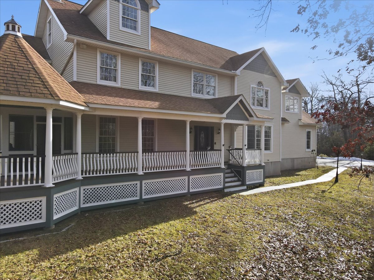 Milford, Pennsylvania, 18337, United States, 4 Bedrooms Bedrooms, ,3 BathroomsBathrooms,Residential,For Sale,2013781