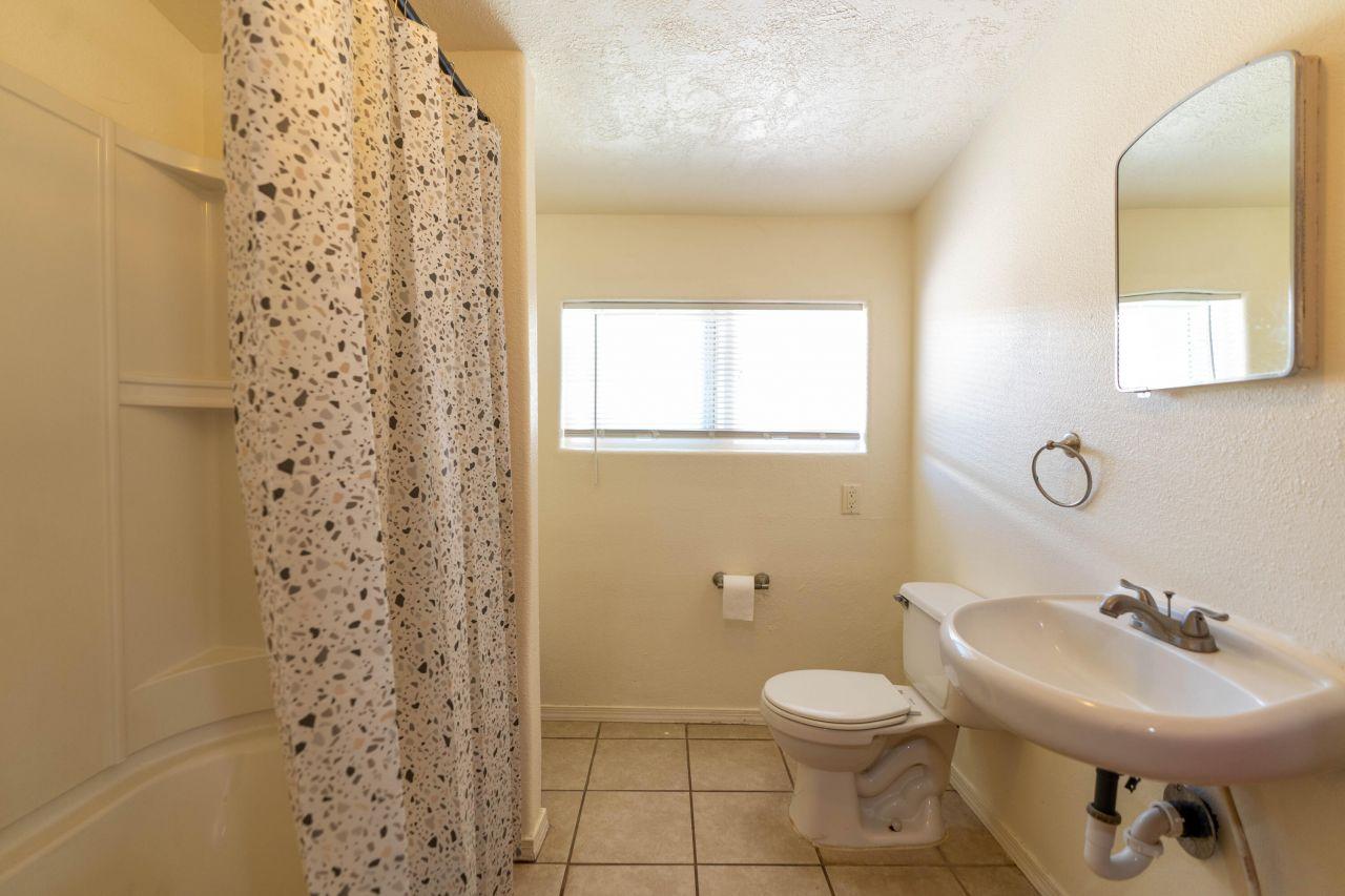 Los Ranchos, New Mexico, 87114, United States, 4 Bedrooms Bedrooms, ,5 BathroomsBathrooms,Residential,For Sale,1720943
