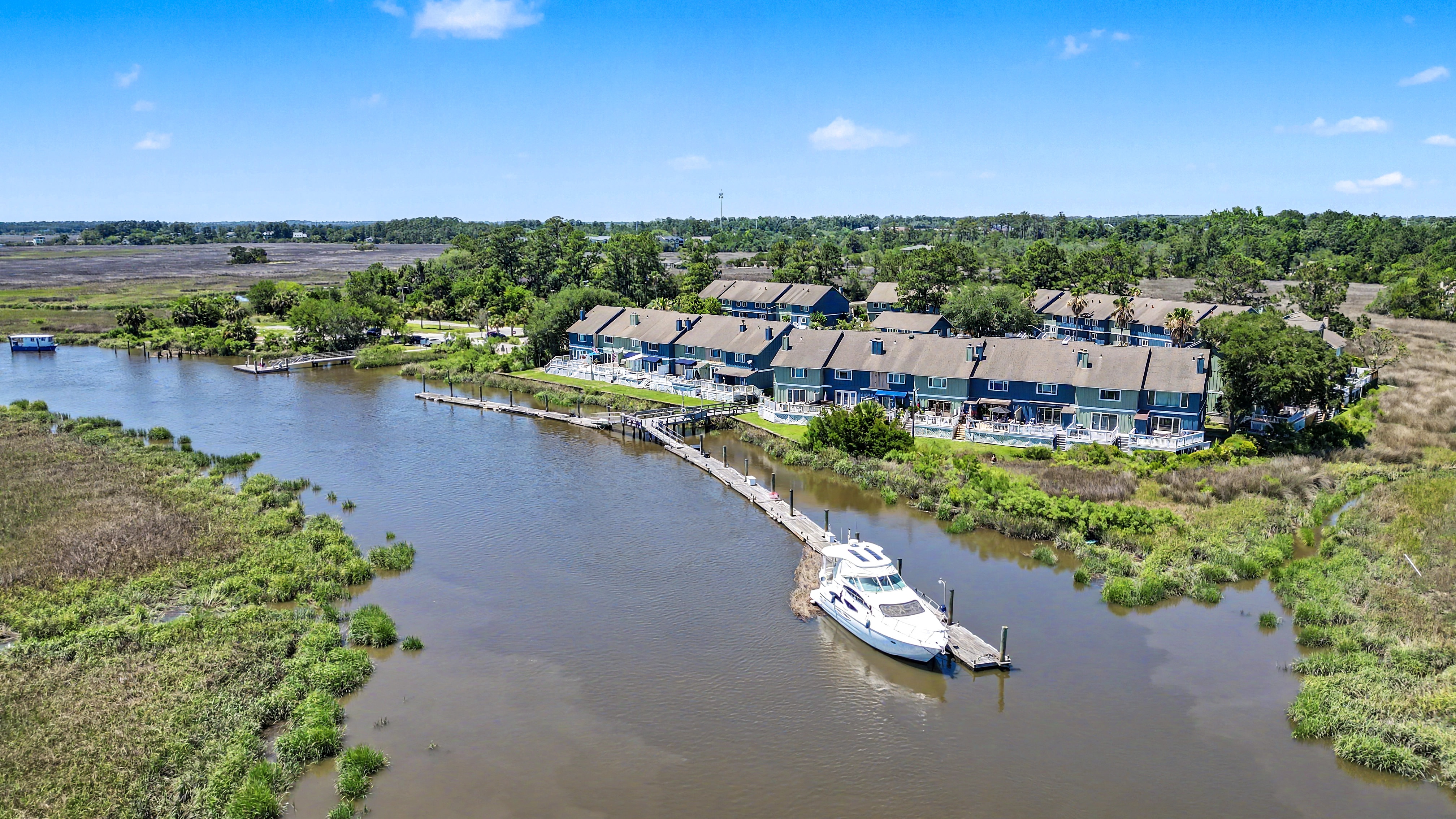  Stunning Waterfront Townhouse with Beautiful Updates Throughout - 物件實景