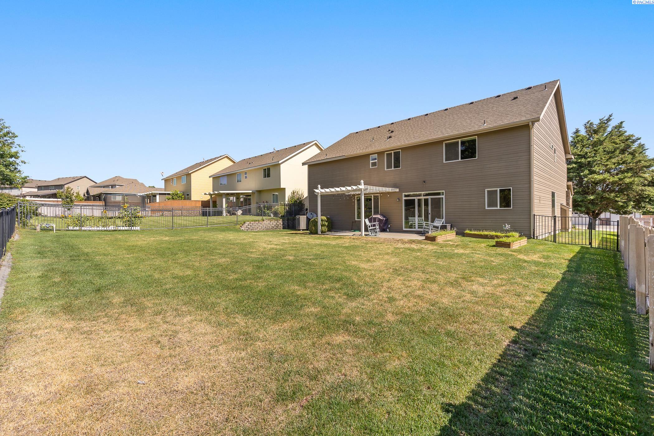 Richland, Washington, 99354, United States, 5 Bedrooms Bedrooms, ,2 BathroomsBathrooms,Residential,For Sale,1925310