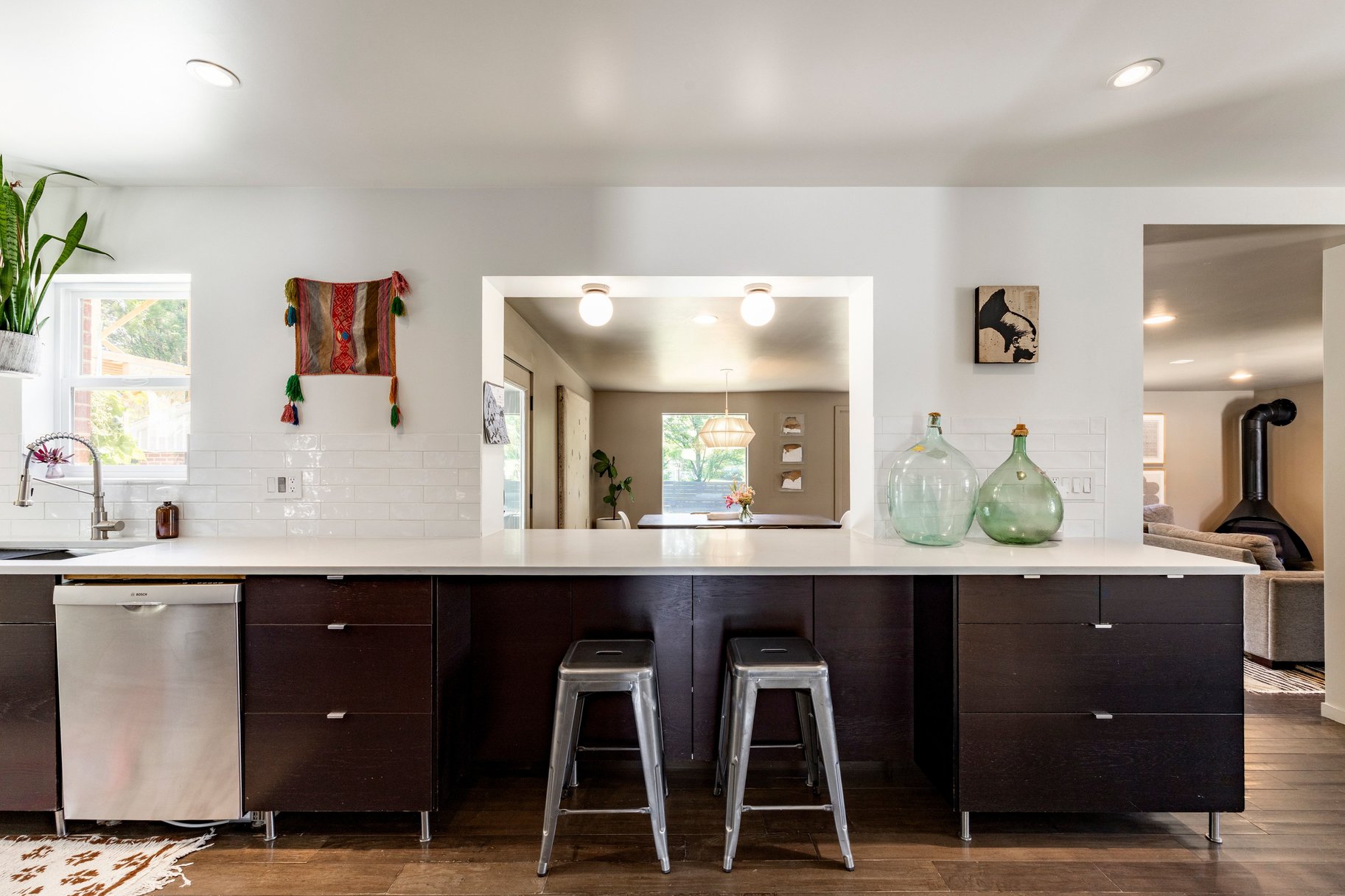  Spacious Millcreek Bungalow with Expansive Backyard & 2-Car Garage - 物件實景