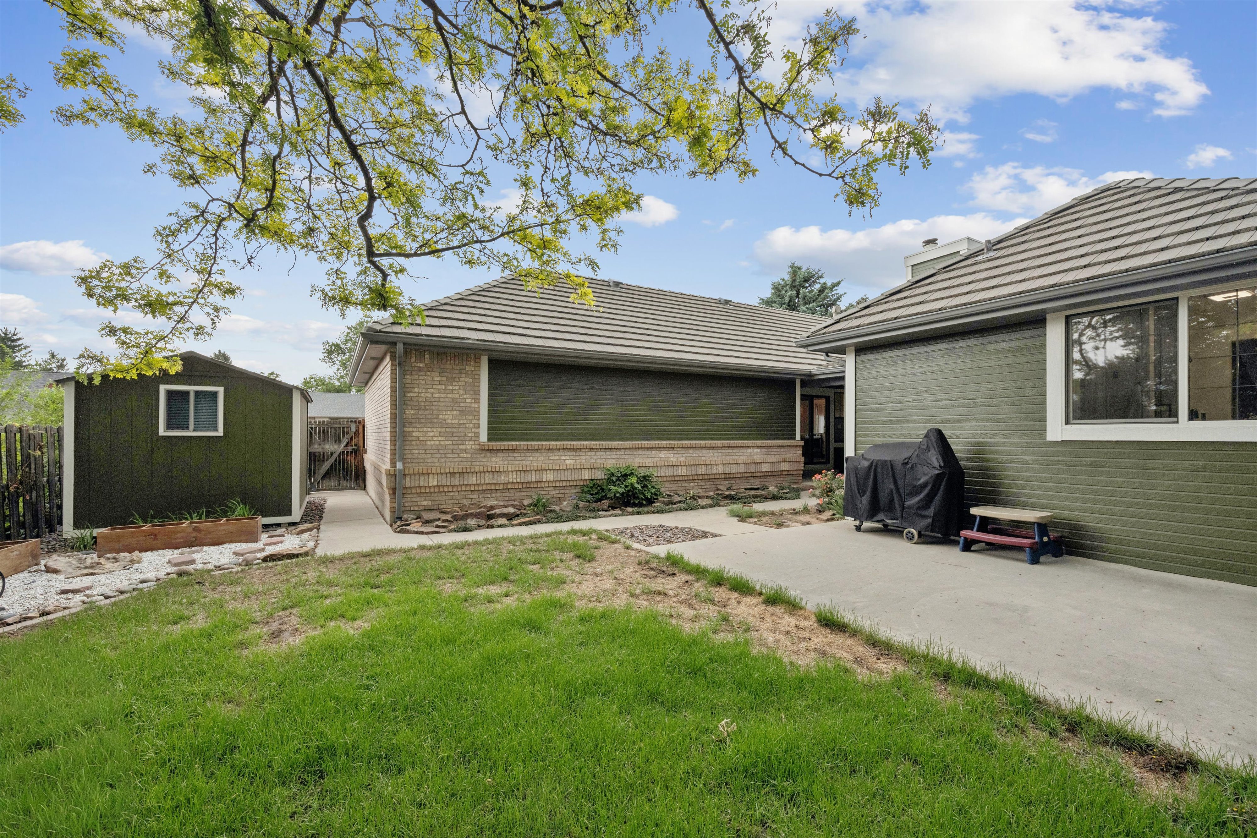  Thoughtfully Updated and Beautifully Maintained Ranch-Style Residence - 物件實景