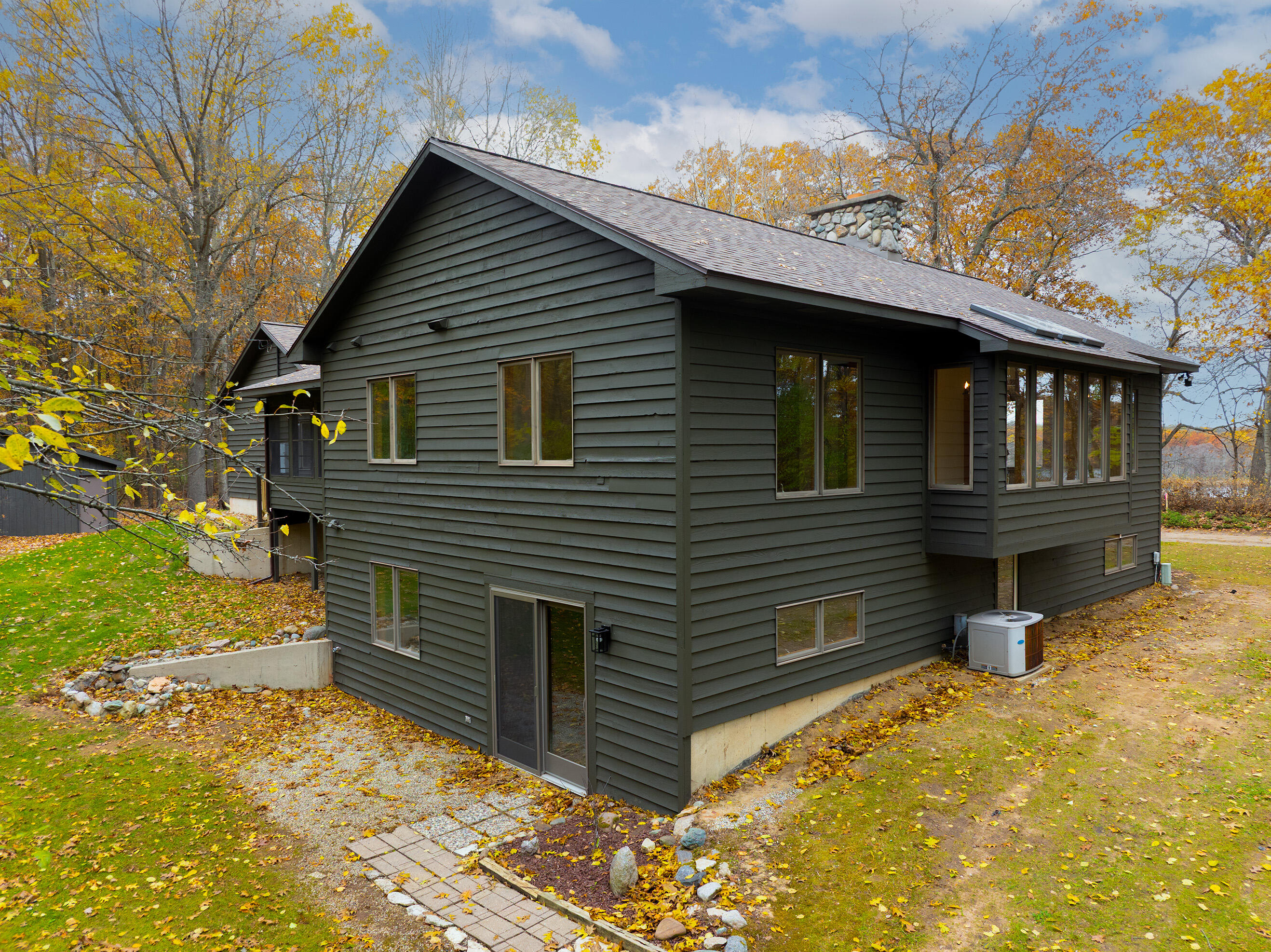 Lowell, Michigan, 49331, United States, 2 Bedrooms Bedrooms, ,2 BathroomsBathrooms,Residential,For Sale,1987591