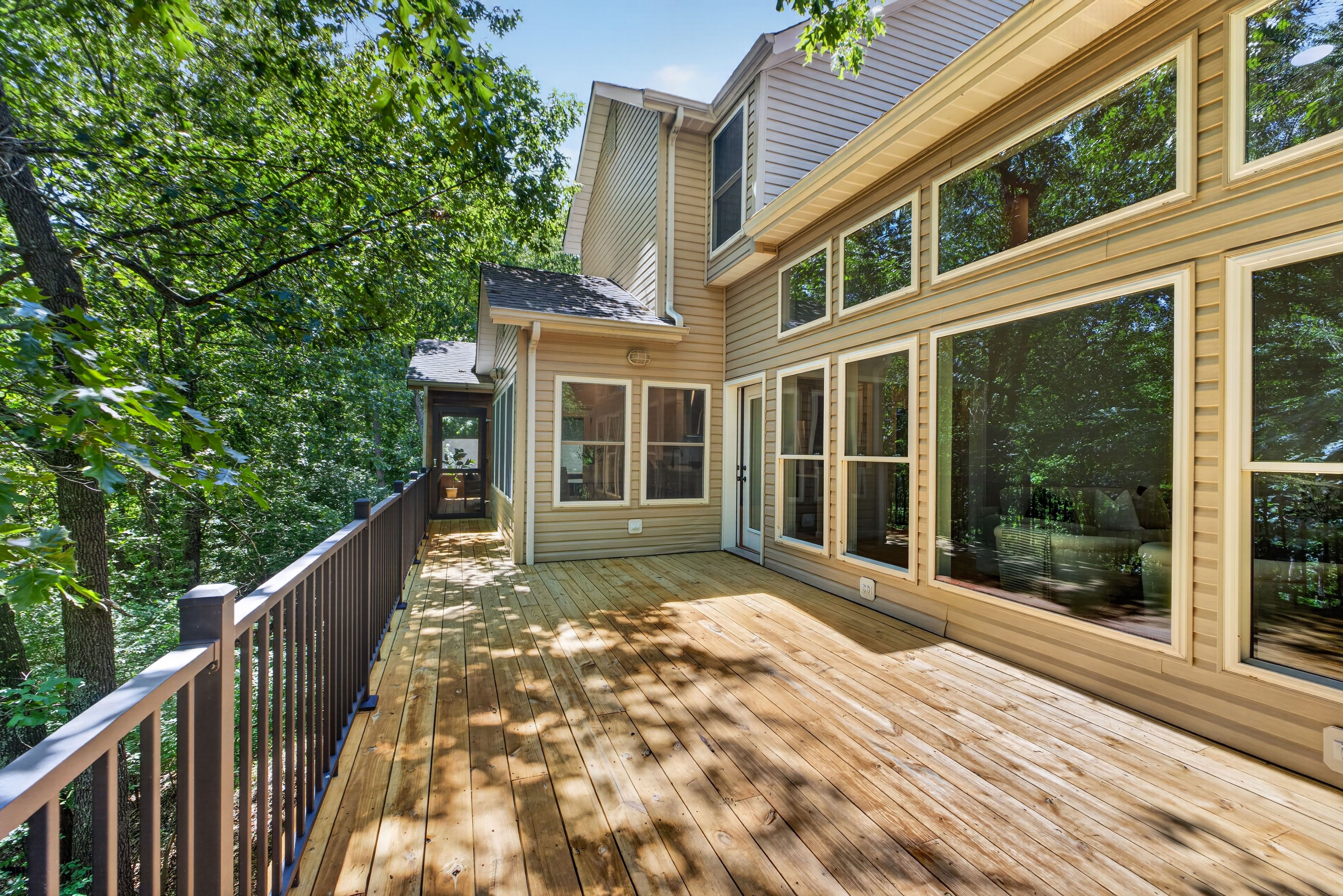  Welcome to Oak Bluff: Nature’s Serenity Meets Elegant Living - 物件實景