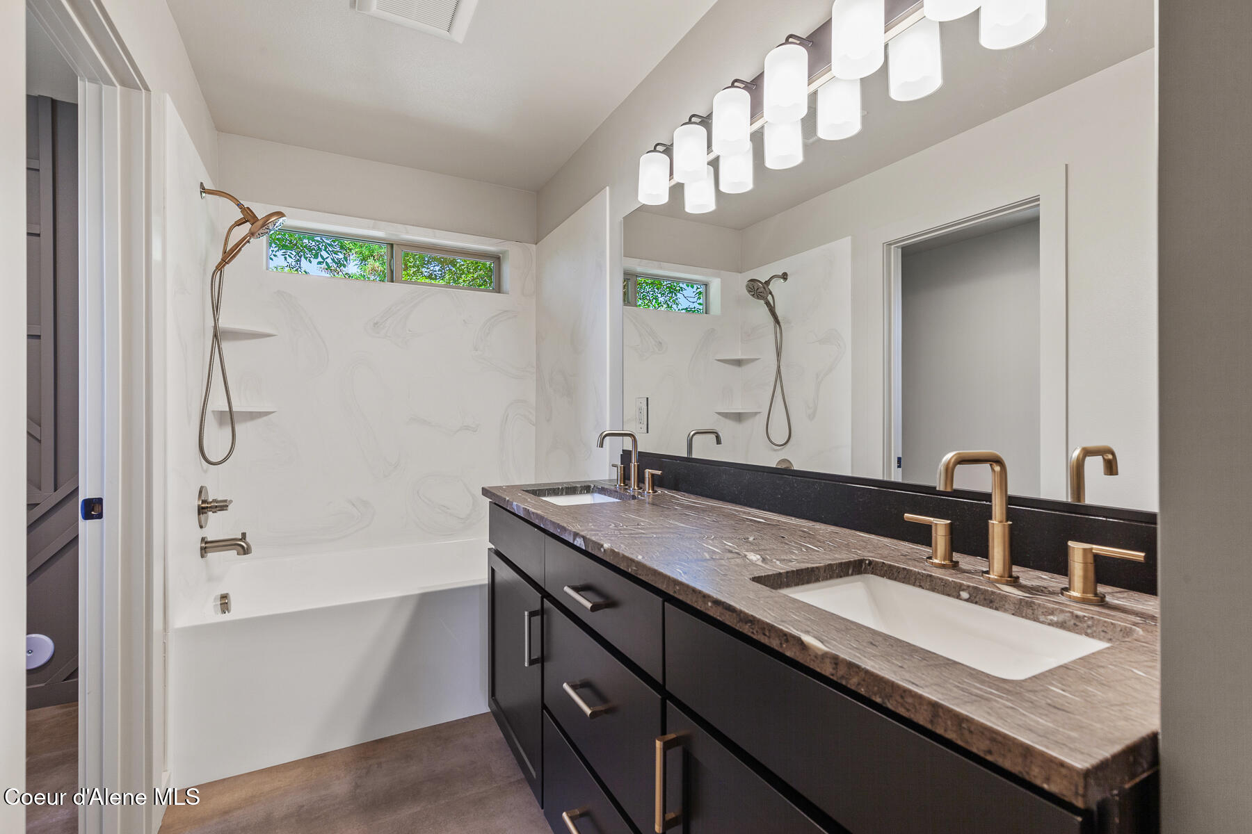 Coeur d'Alene, Idaho, 83814, United States, 4 Bedrooms Bedrooms, ,5 BathroomsBathrooms,Residential,For Sale,2037793
