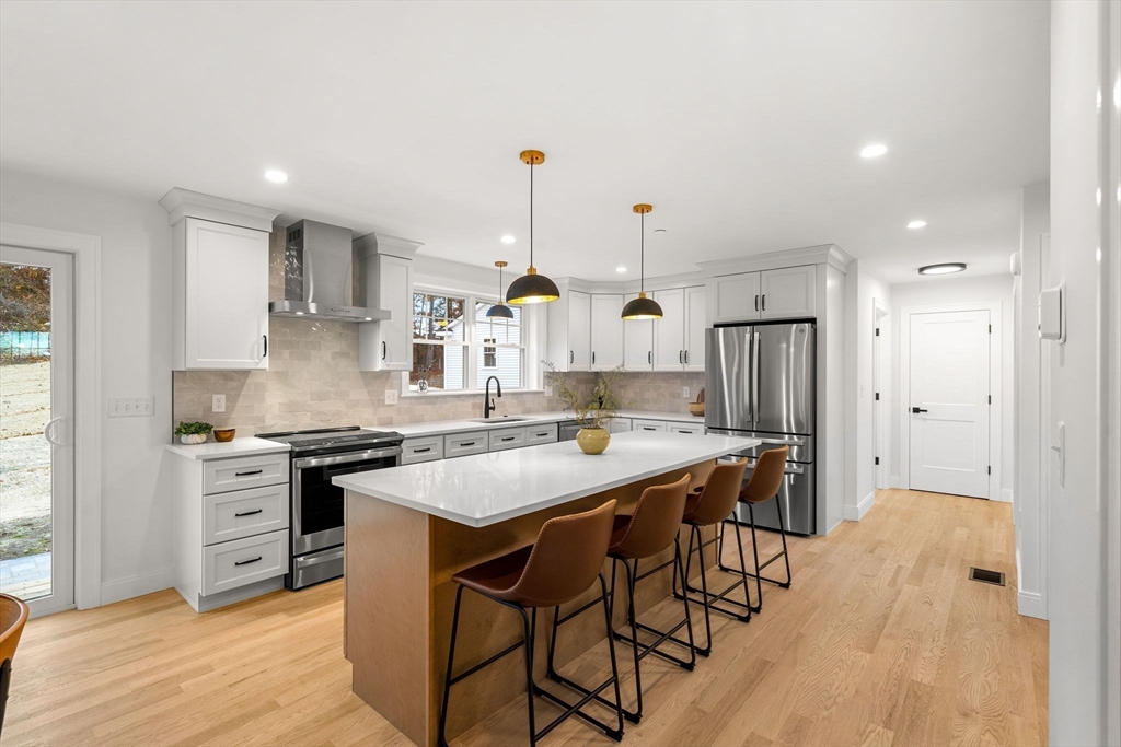 Haverhill, Massachusetts, 01830, United States, 4 Bedrooms Bedrooms, ,4 BathroomsBathrooms,Residential,For Sale,1993462