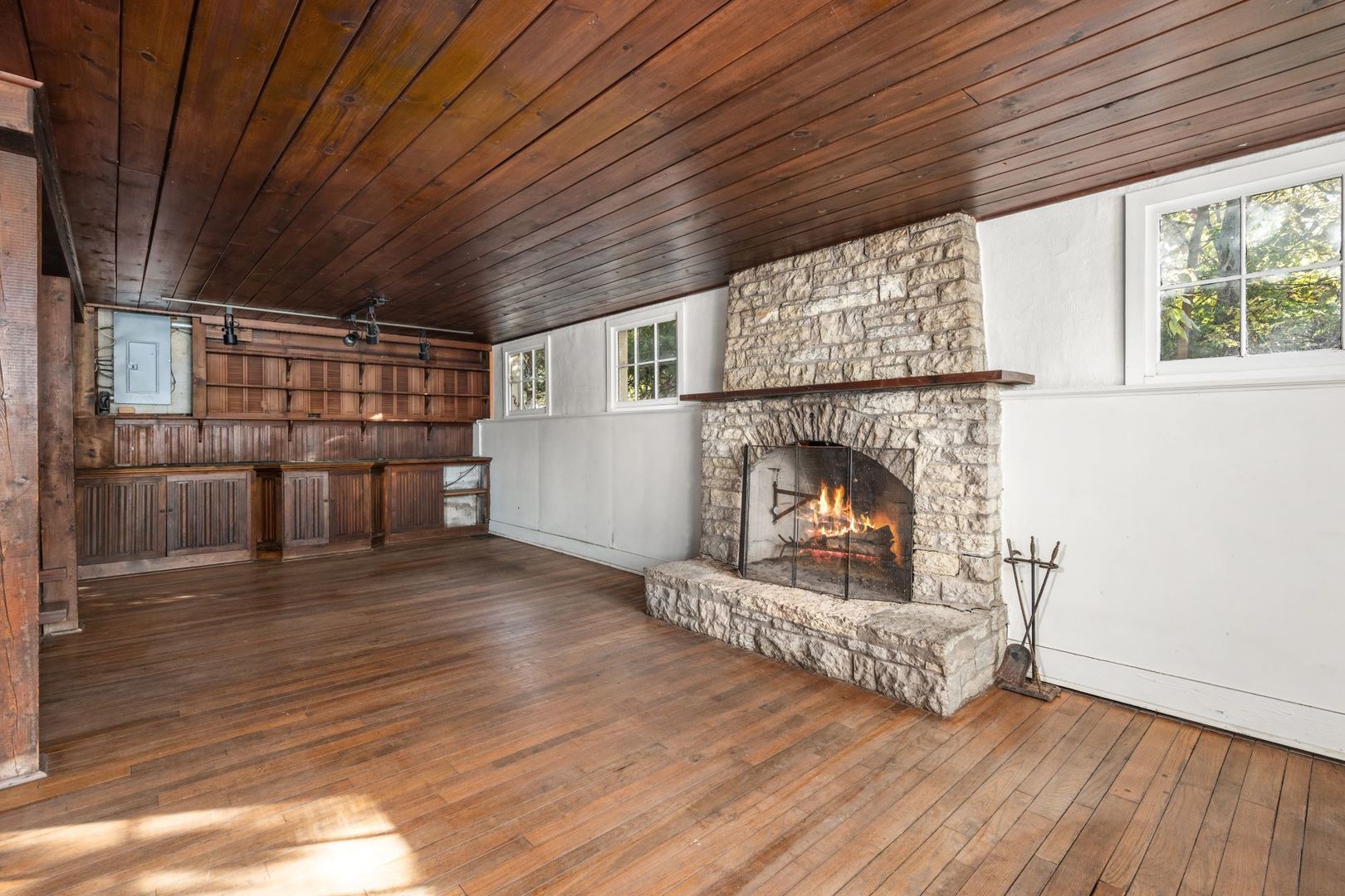 Geneva, Illinois, 60134, United States, 4 Bedrooms Bedrooms, ,2 BathroomsBathrooms,Residential,For Sale,1987622