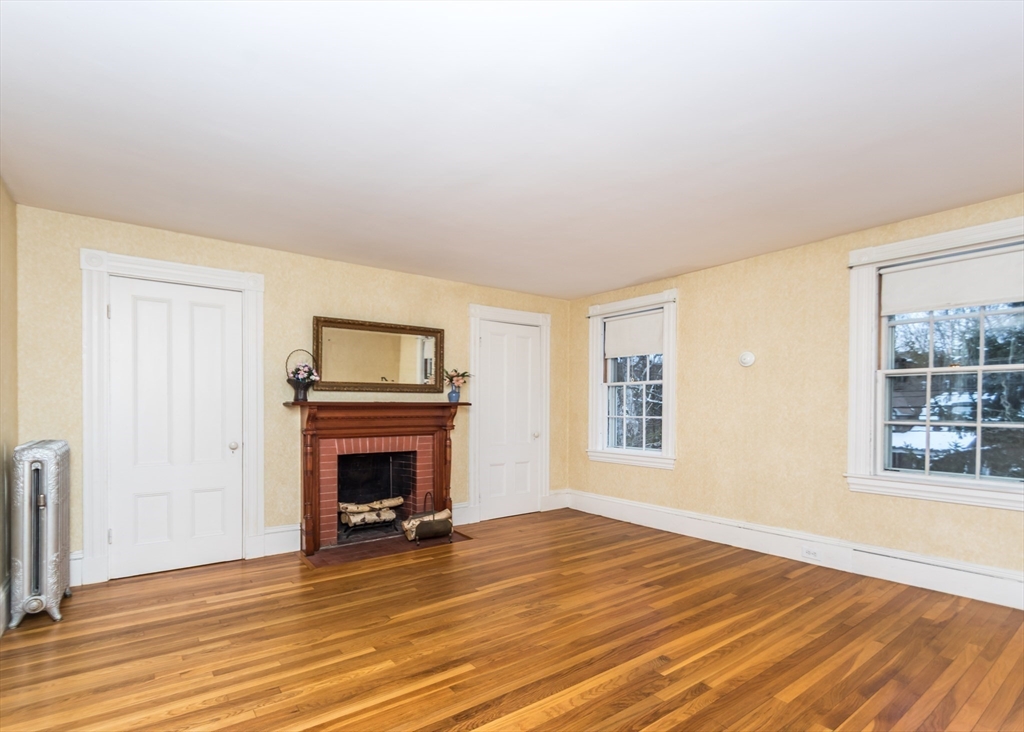 Waltham, Massachusetts, 02451, United States, 5 Bedrooms Bedrooms, ,3 BathroomsBathrooms,Residential,For Sale,1708573