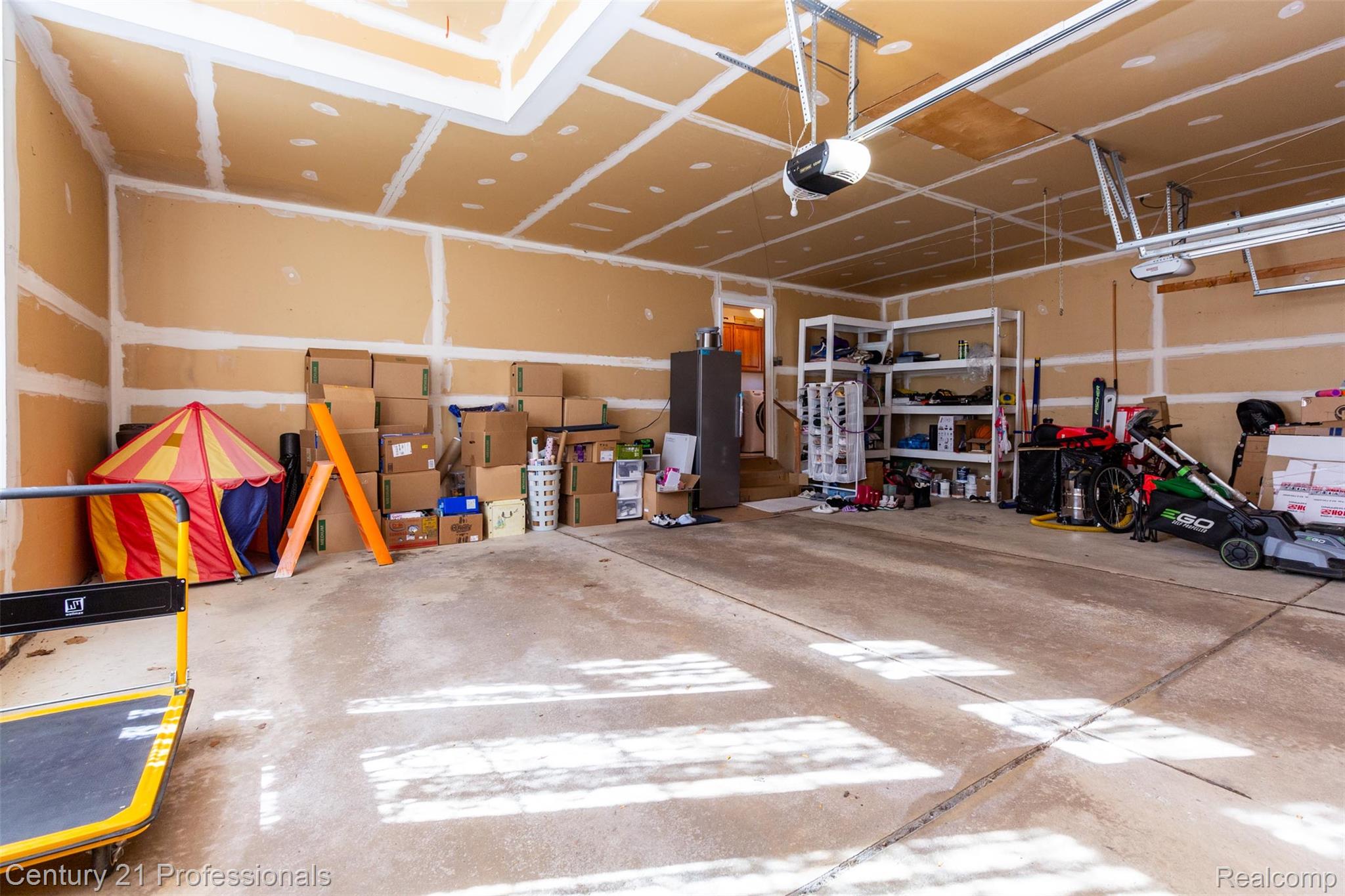 Troy, Michigan, 48084, United States, 4 Bedrooms Bedrooms, ,3 BathroomsBathrooms,Residential,For Sale,1976121