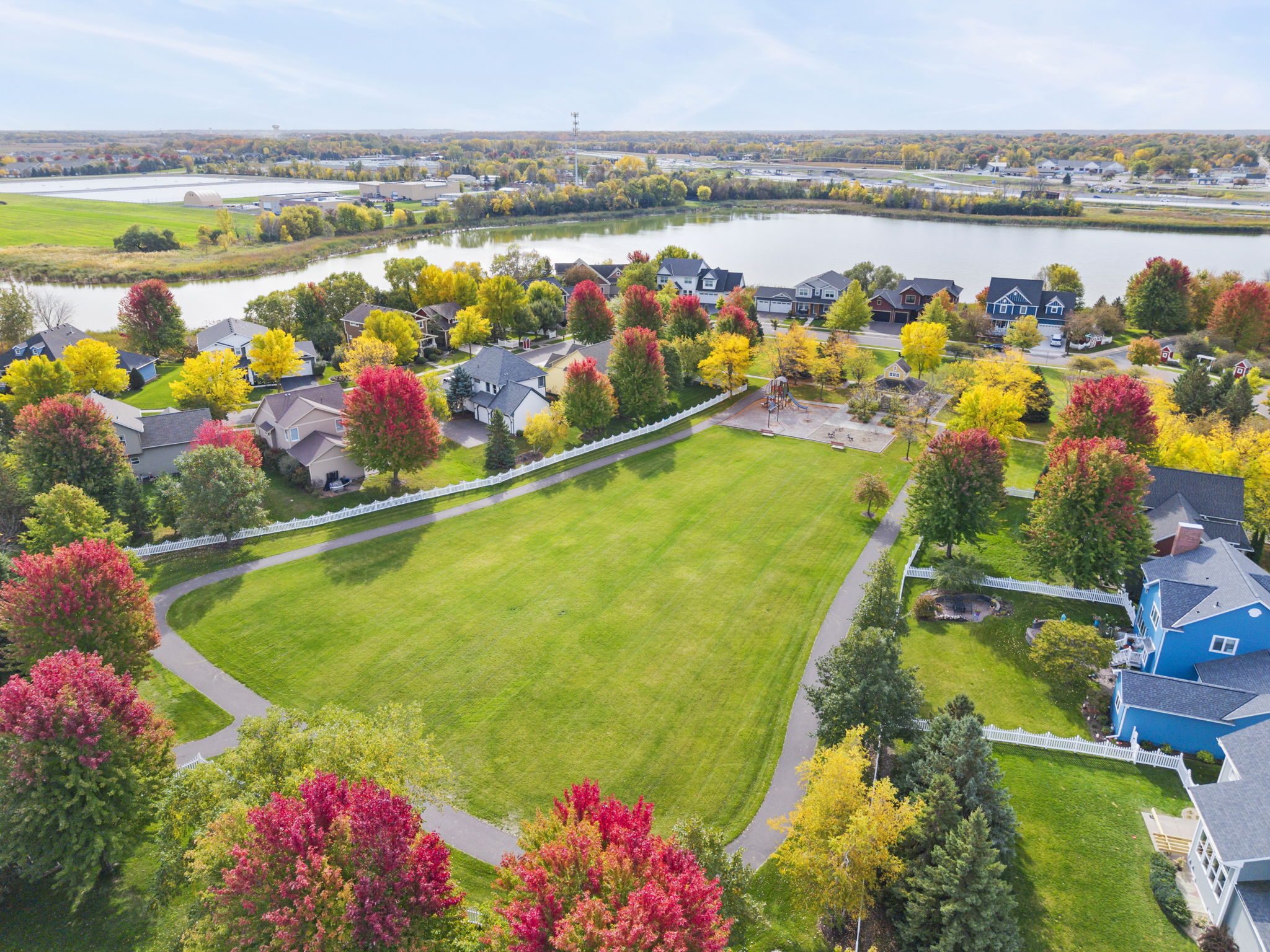 Contemporary Farmhouse Charm in Coveted Towne Lakes - 物件實景