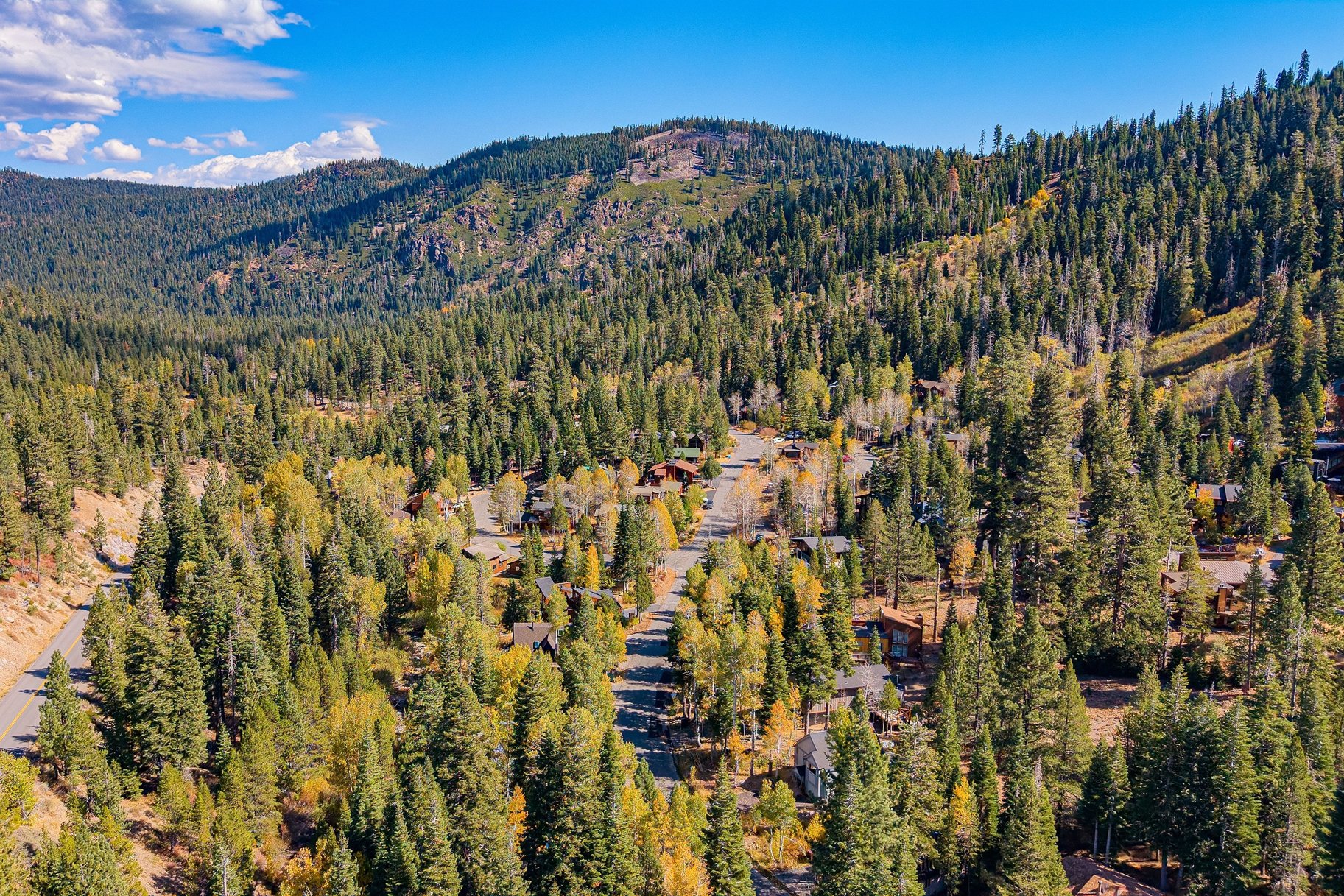  Alpine Meadows with Level Year Round Access - 物件實景