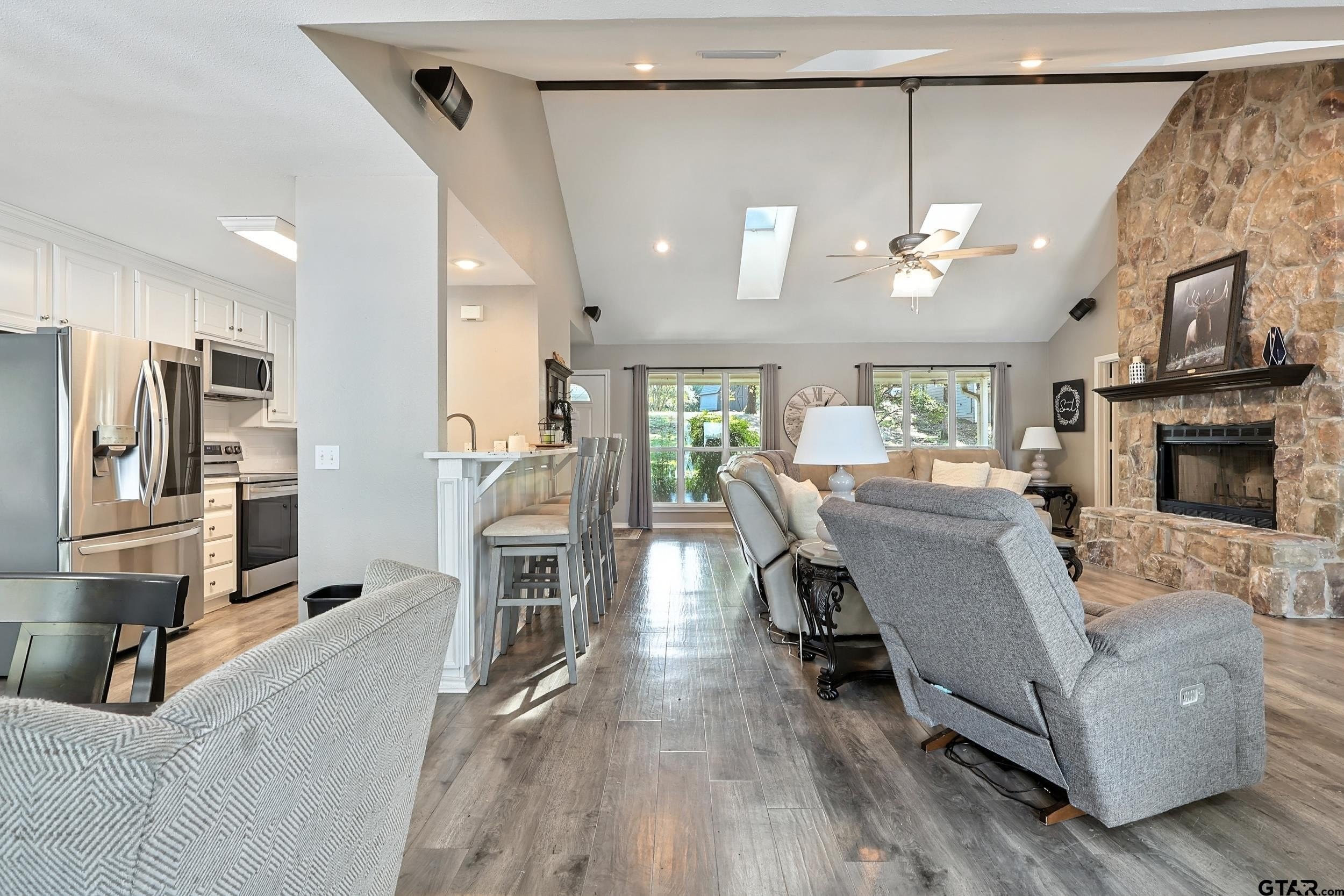 Pittsburg, Texas, 75686, United States, 3 Bedrooms Bedrooms, ,3 BathroomsBathrooms,Residential,For Sale,1977166