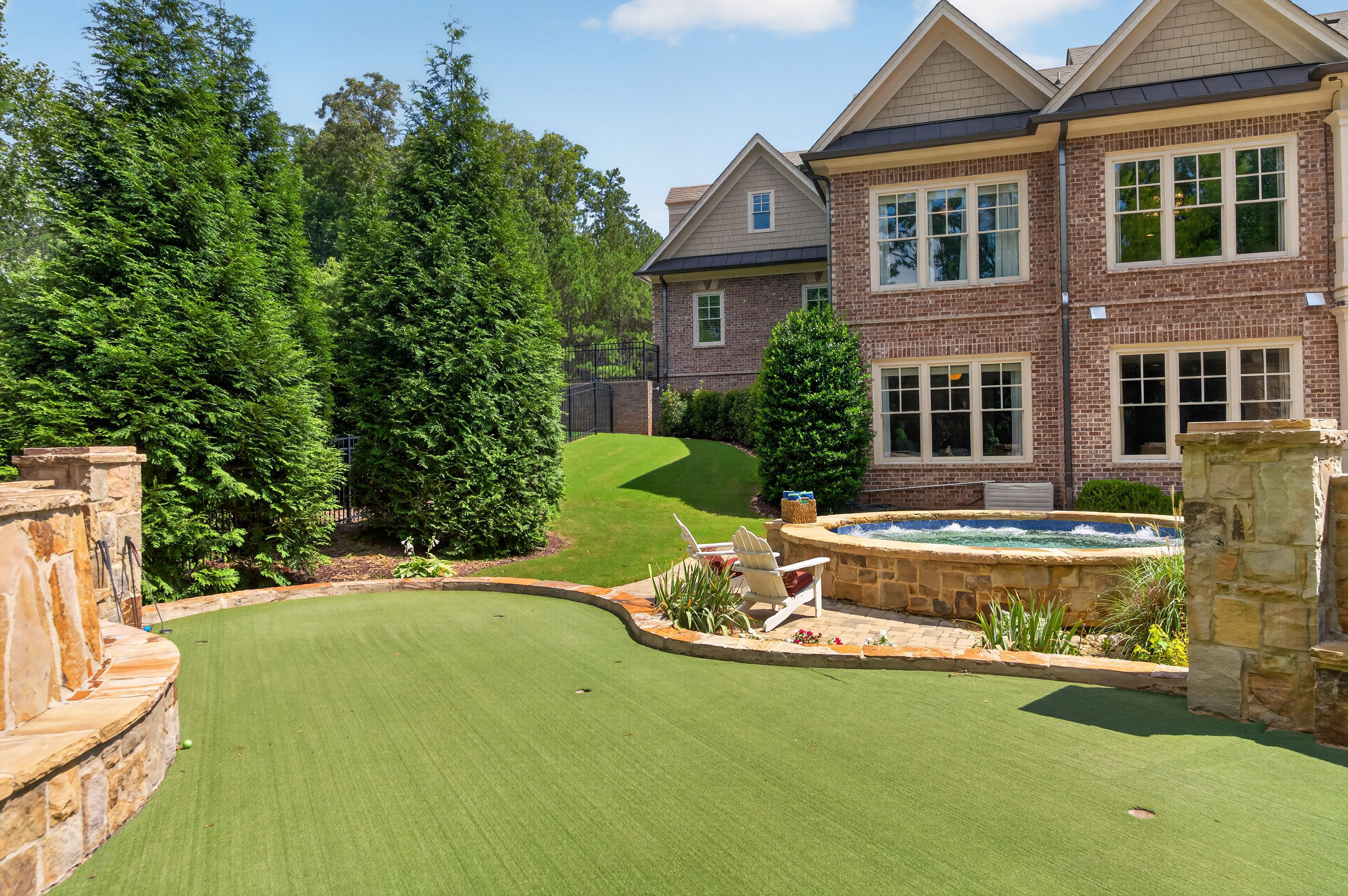  Experience Refined Estate Living in this Exceptional All-Brick and Stone Ranch - 物件實景