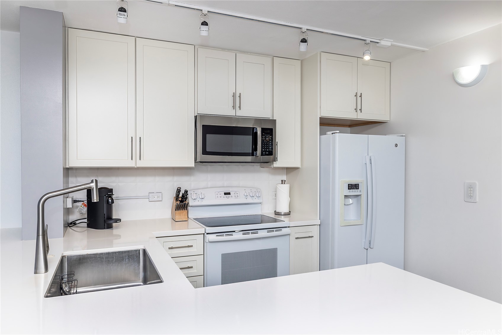 Honolulu, Hawaii, 96822, United States, 1 Bedroom Bedrooms, ,1 BathroomBathrooms,Residential,For Sale,1838333