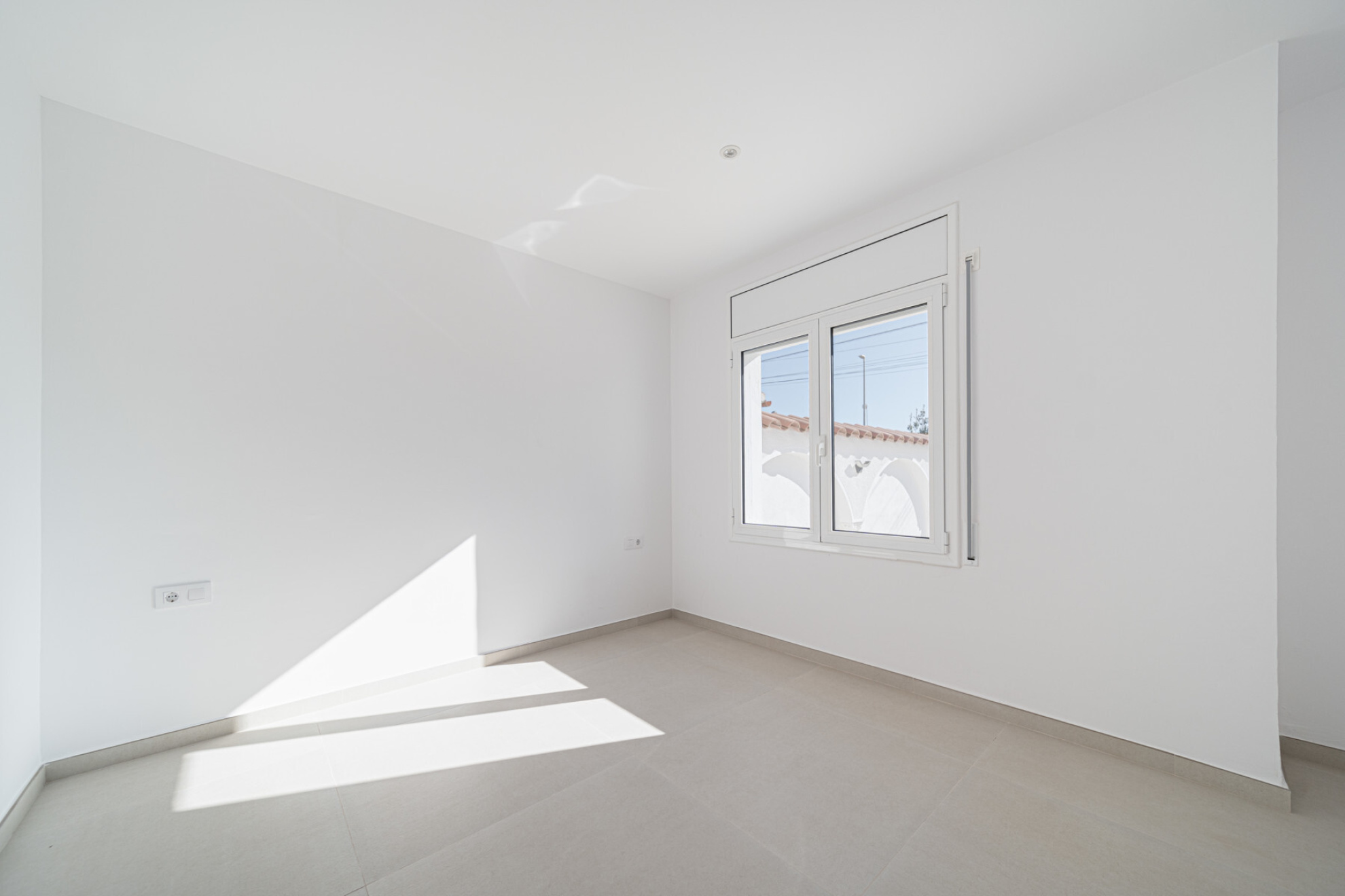 Renovated house on the wide canal with swimming pool. - 物件實景