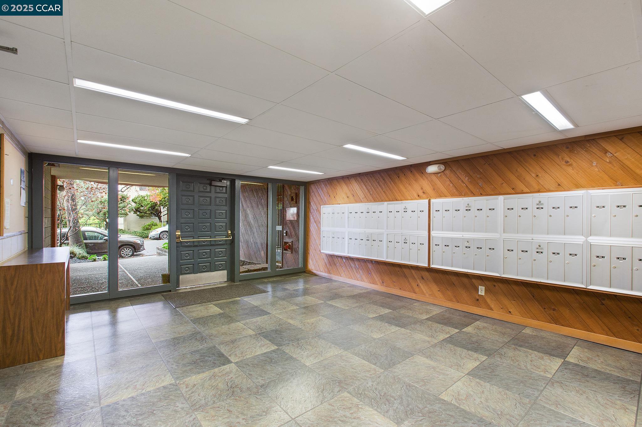 Oakland, California, 94610, United States, 2 Bedrooms Bedrooms, ,2 BathroomsBathrooms,Residential,For Sale,1984718