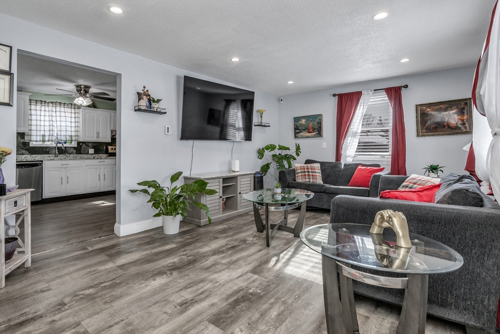 Methuen, Massachusetts, 01844, United States, 6 Bedrooms Bedrooms, ,4 BathroomsBathrooms,Residential,For Sale,2015357