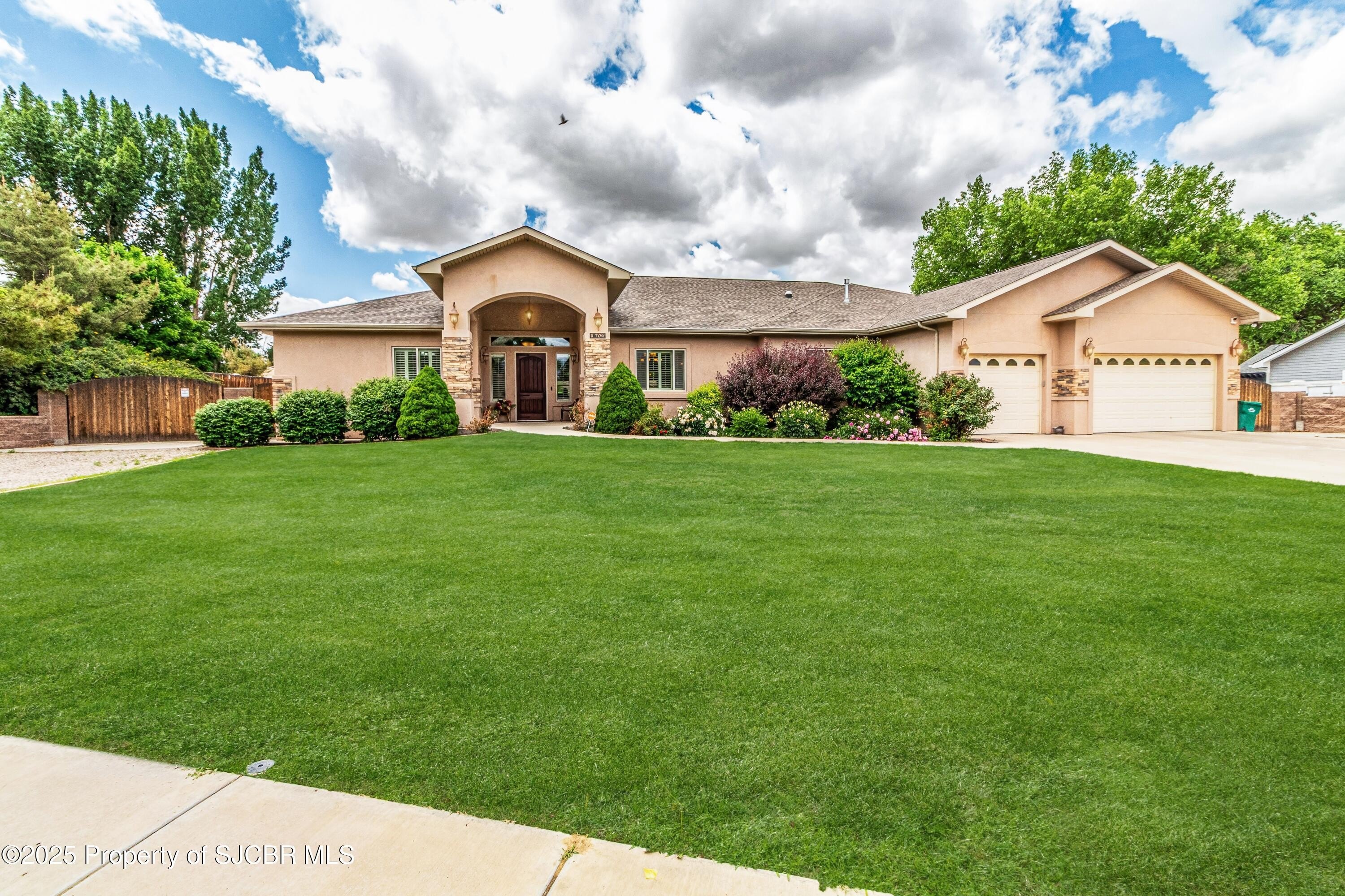 Aztec, New Mexico, 87410, United States, 4 Bedrooms Bedrooms, ,4 BathroomsBathrooms,Residential,For Sale,1857404