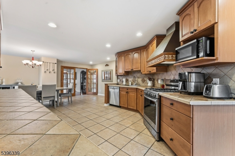 Dunellen Boro, New Jersey, 08812, United States, 3 Bedrooms Bedrooms, ,2 BathroomsBathrooms,Residential,For Sale,1991151