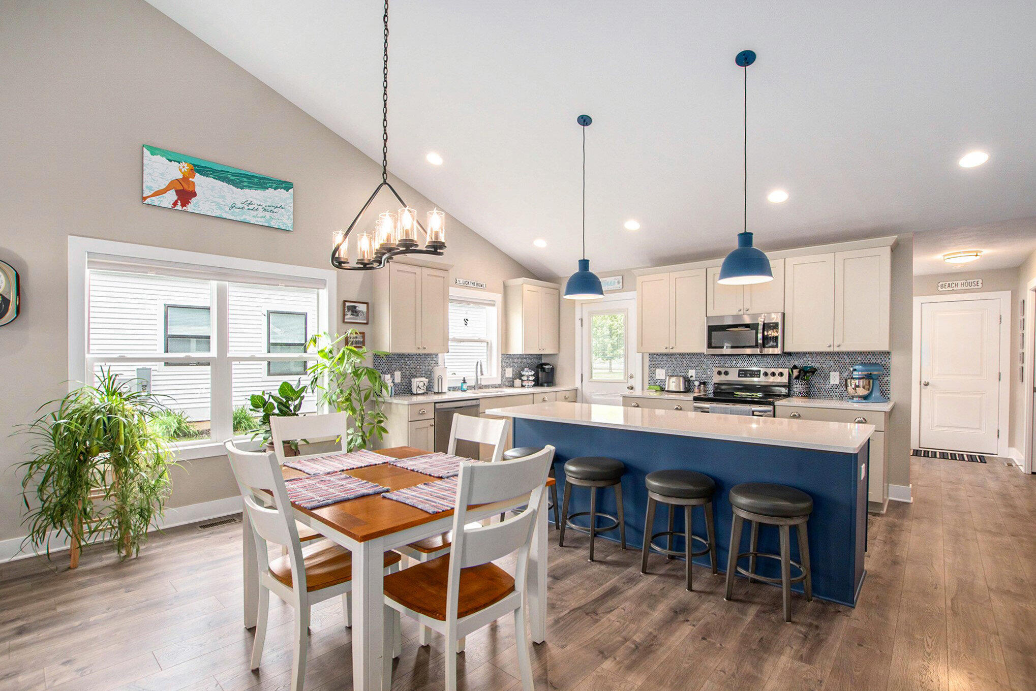 South Haven, Michigan, 49090, United States, 4 Bedrooms Bedrooms, ,3 BathroomsBathrooms,Residential,For Sale,1863775