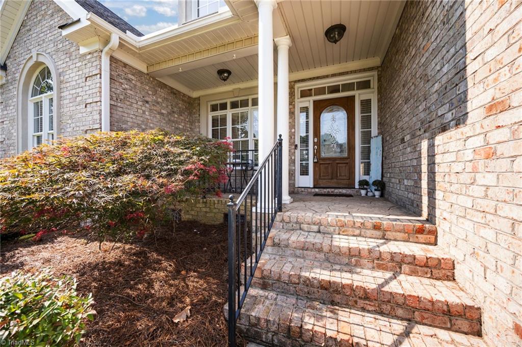 Kernersville, North Carolina, 27284, United States, 4 Bedrooms Bedrooms, ,3 BathroomsBathrooms,Residential,For Sale,1890239