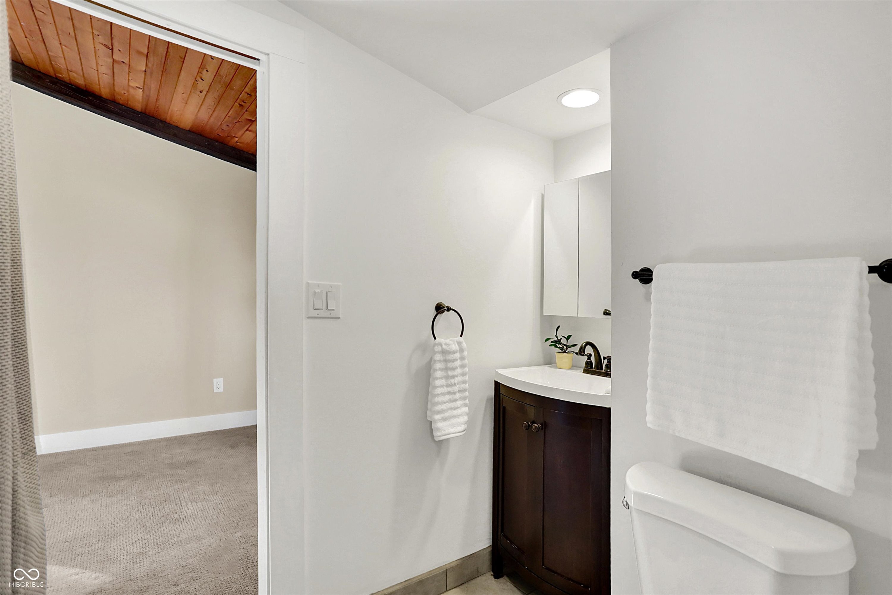 Zionsville, Indiana, 46077, United States, 3 Bedrooms Bedrooms, ,2 BathroomsBathrooms,Residential,For Sale,1981212