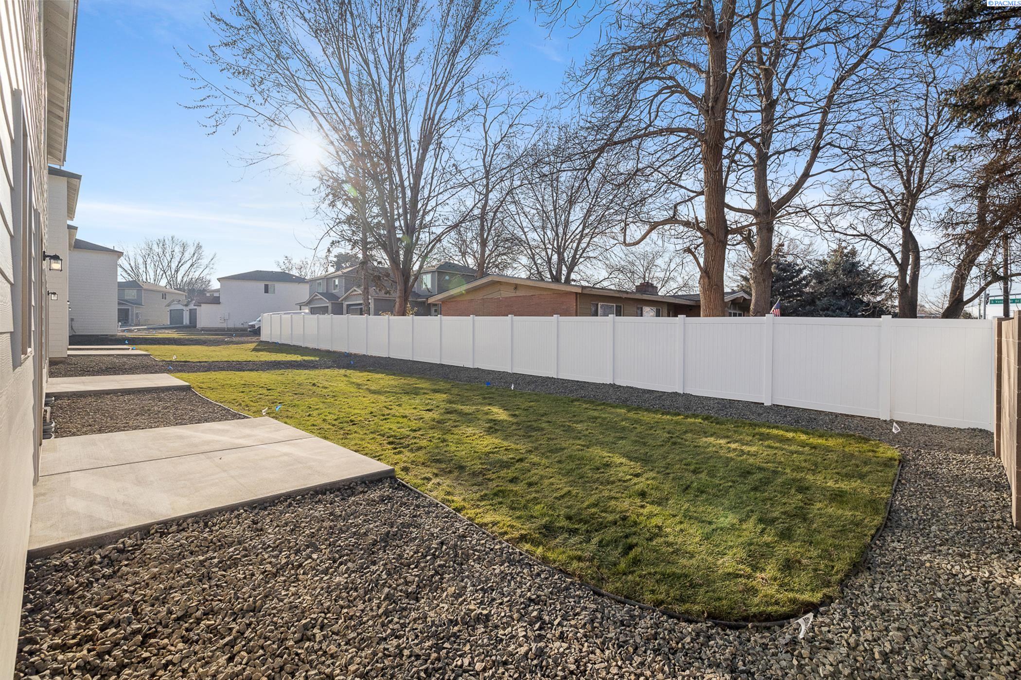 Kennewick, Washington, 99337, United States, 7 Bedrooms Bedrooms, ,Residential,For Sale,1794567