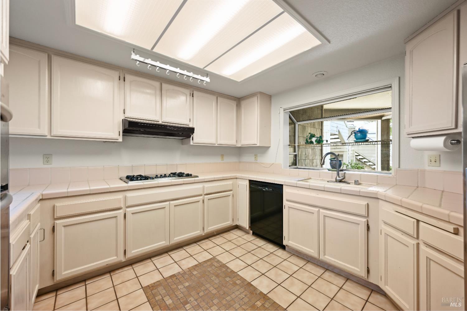 Santa Rosa, California, 95403, United States, 2 Bedrooms Bedrooms, ,3 BathroomsBathrooms,Residential,For Sale,1903513
