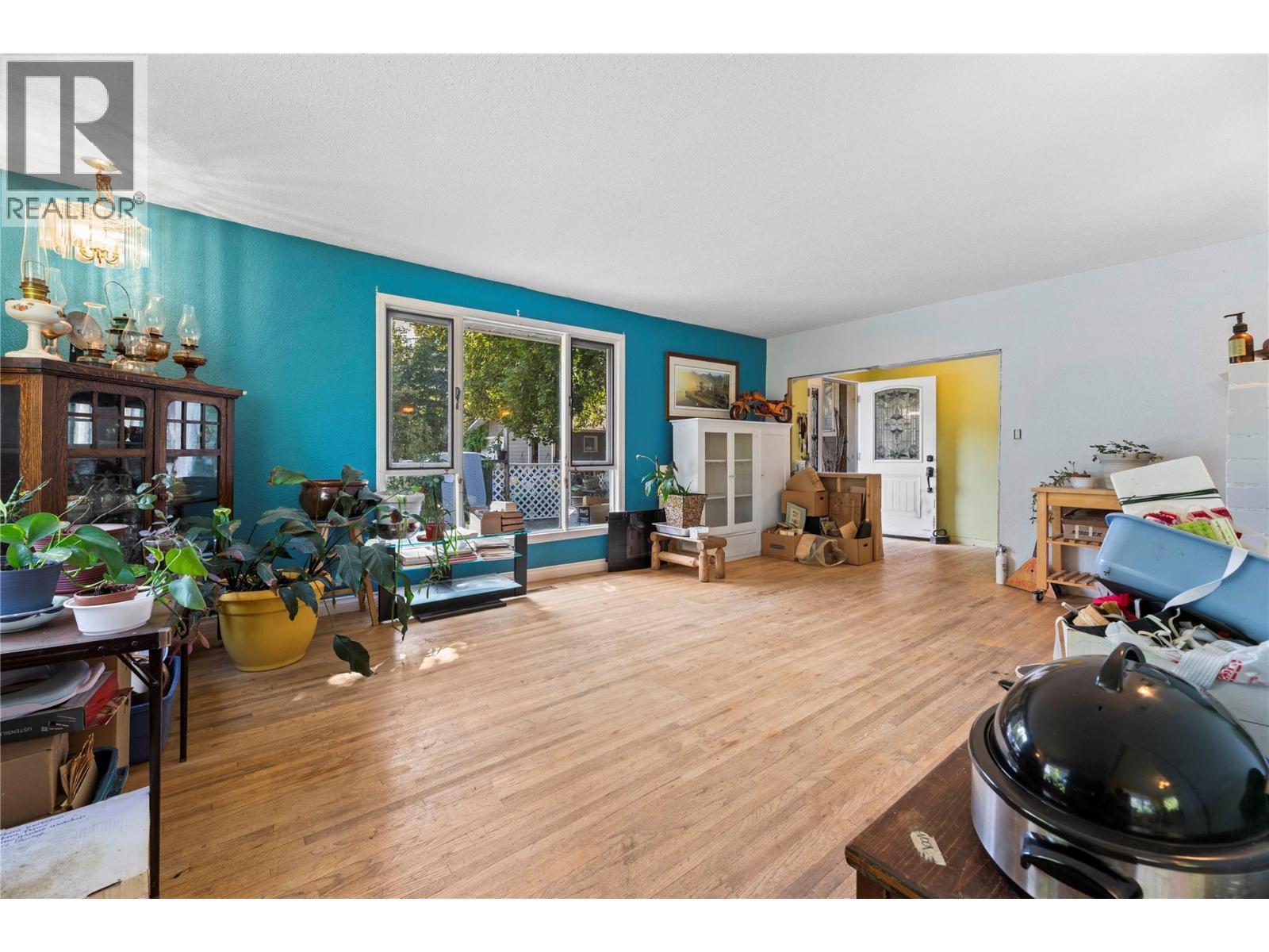 SALMON ARM, British Columbia, V1E 1J3, CA, 4 Bedrooms Bedrooms, ,2 BathroomsBathrooms,Residential,For Sale,1950734