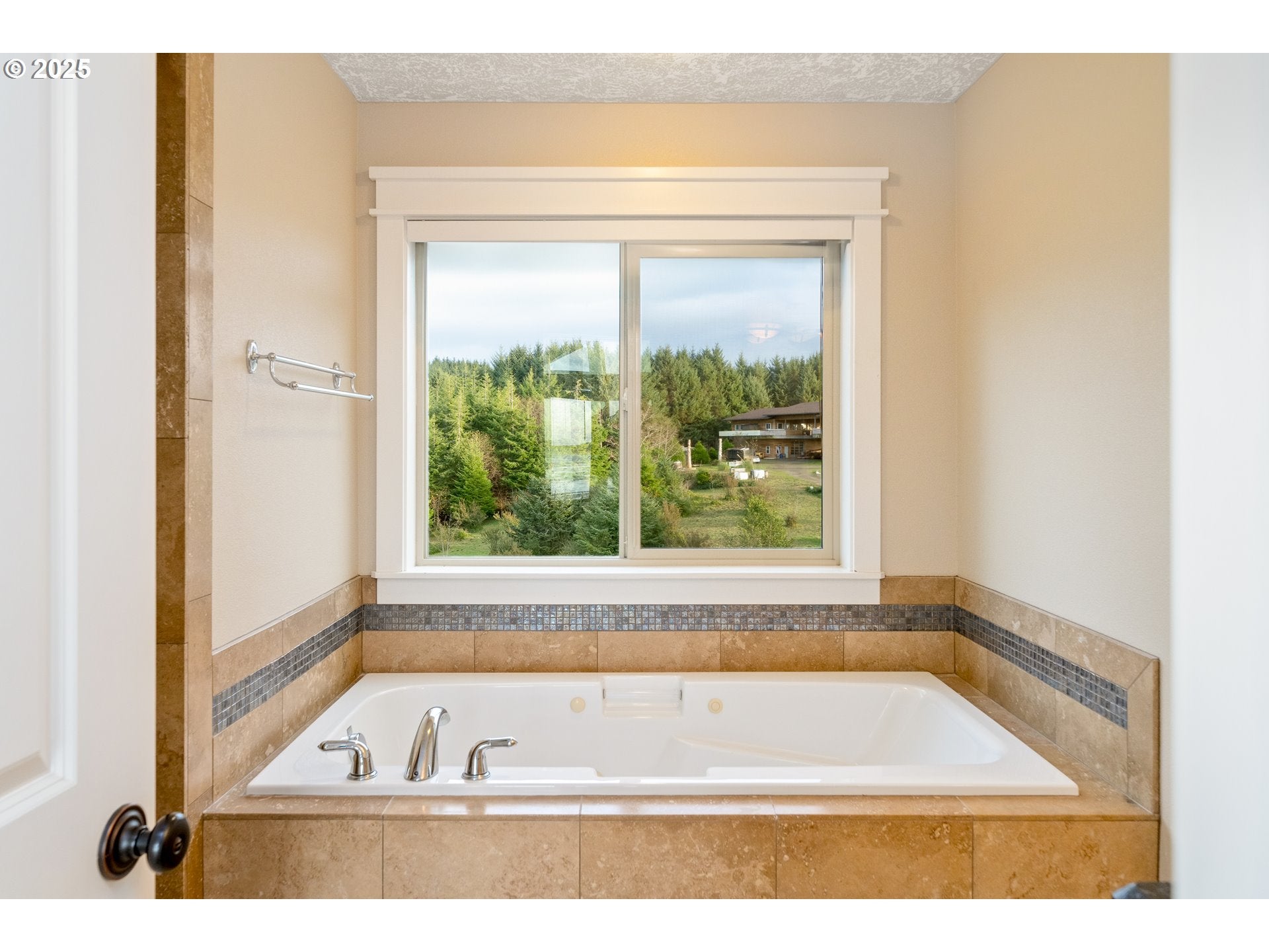 Tillamook, Oregon, 97141, United States, 3 Bedrooms Bedrooms, ,4 BathroomsBathrooms,Residential,For Sale,1998230