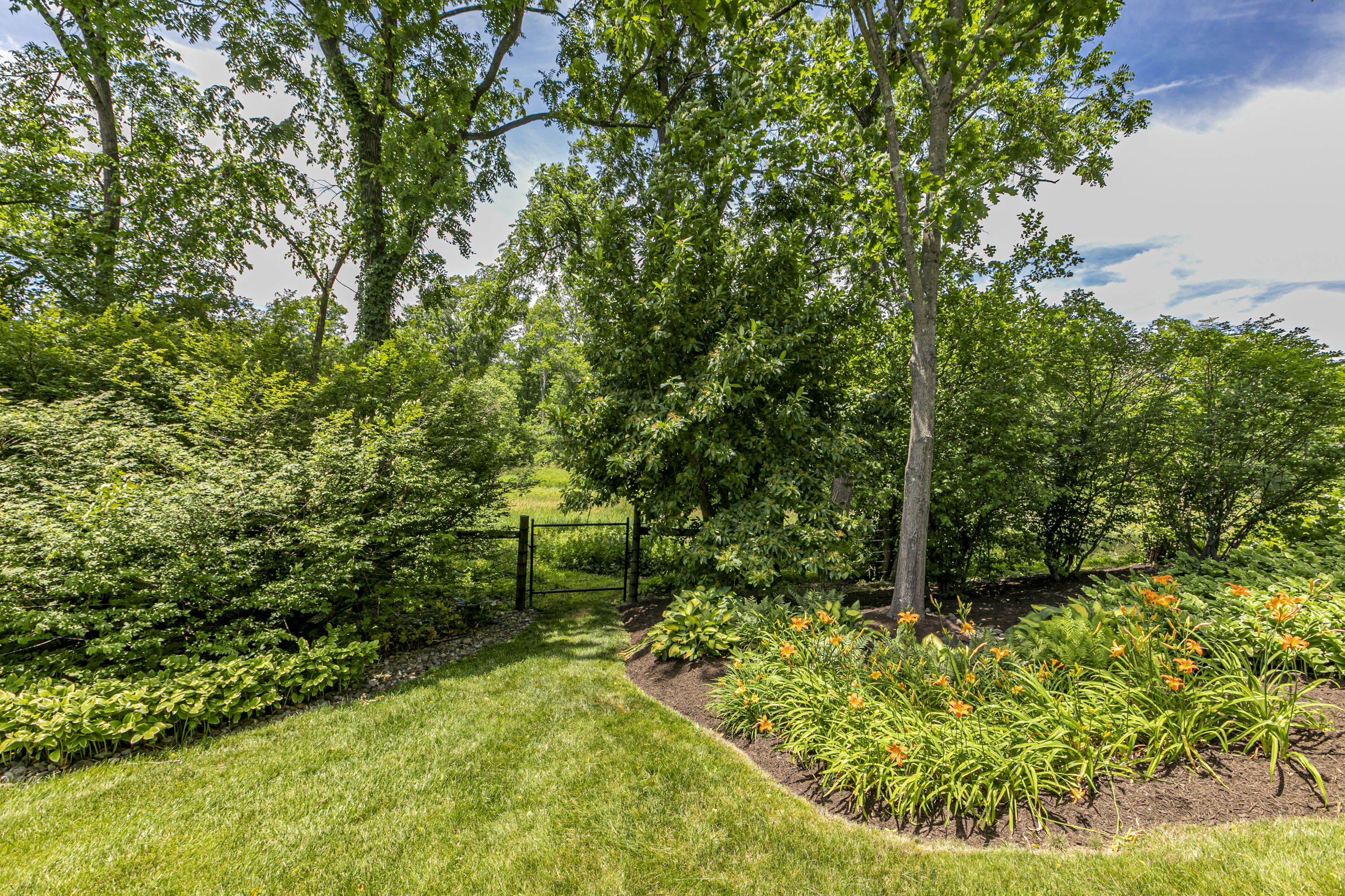  Stand-Out Home in The Glen Features Pastoral Views and Soaring Ceilings - 物件實景