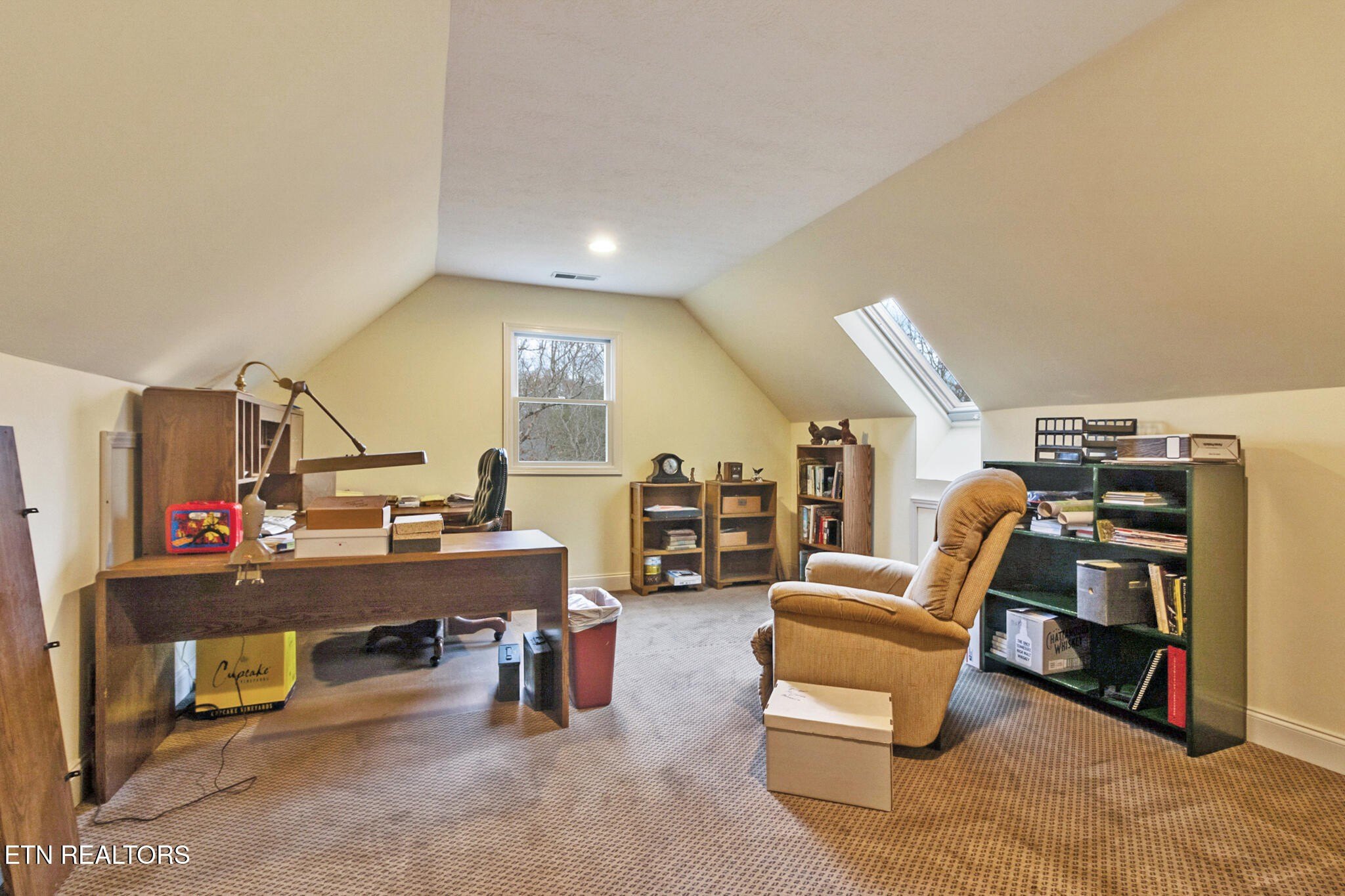 Crossville, Tennessee, 38572, United States, 2 Bedrooms Bedrooms, ,3 BathroomsBathrooms,Residential,For Sale,1978384