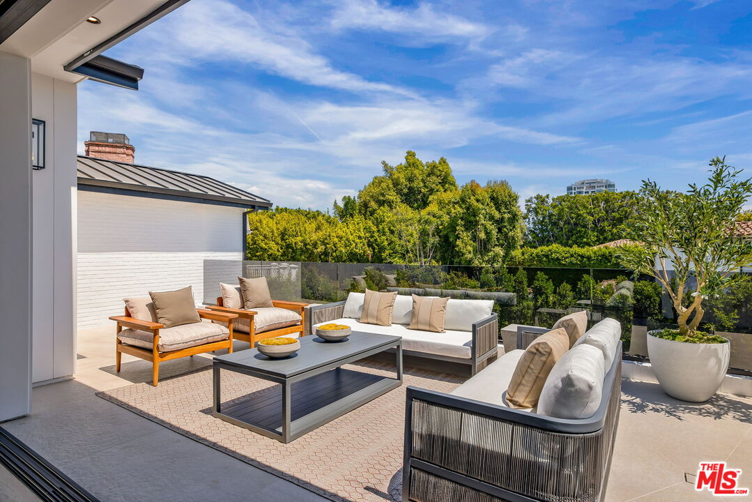 Los Angeles, California, 90024, United States, 8 Bedrooms Bedrooms, ,9 BathroomsBathrooms,Residential,For Sale,1907204
