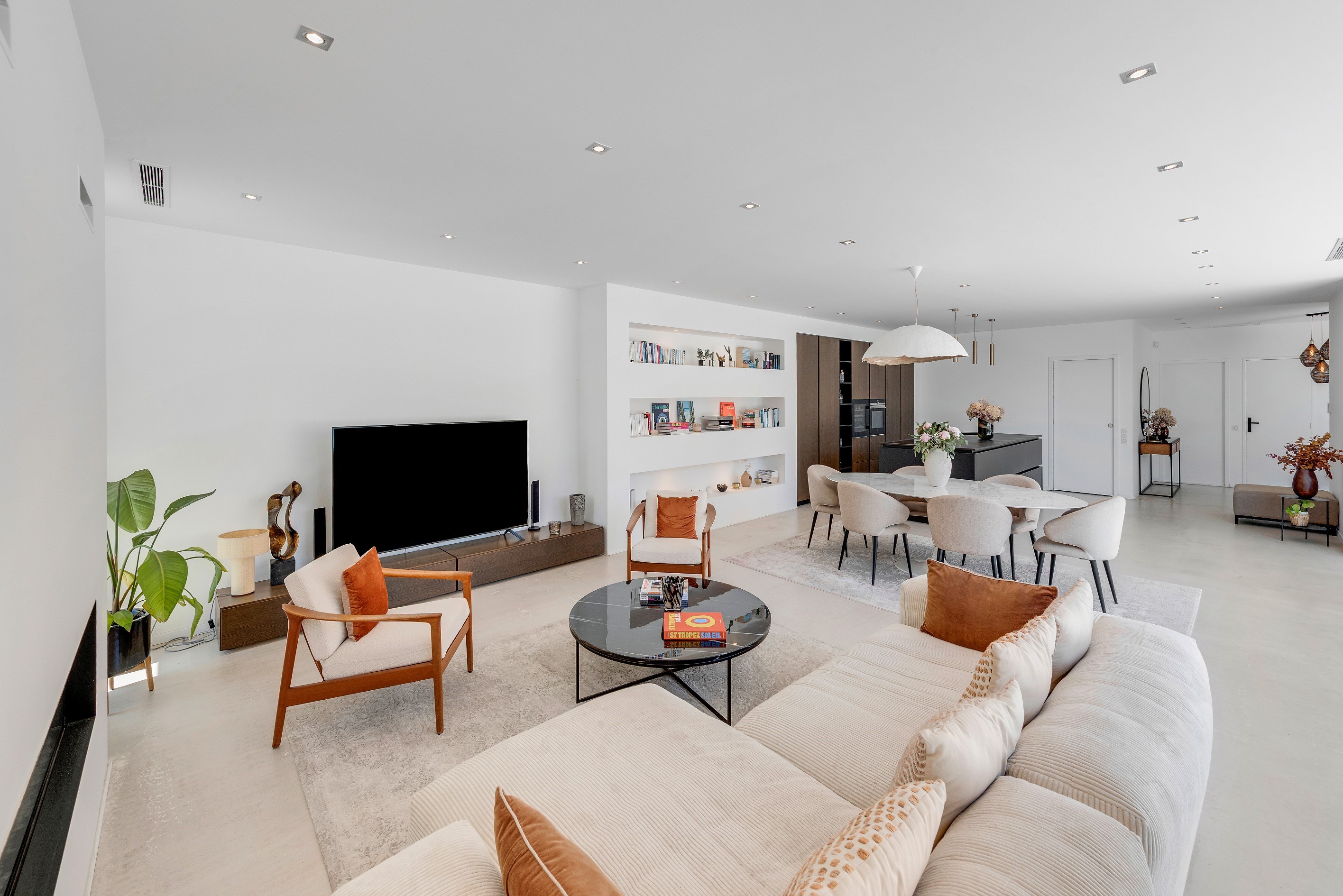  French Riviera estate combining modern architecture and historic stone charm - 物件實景