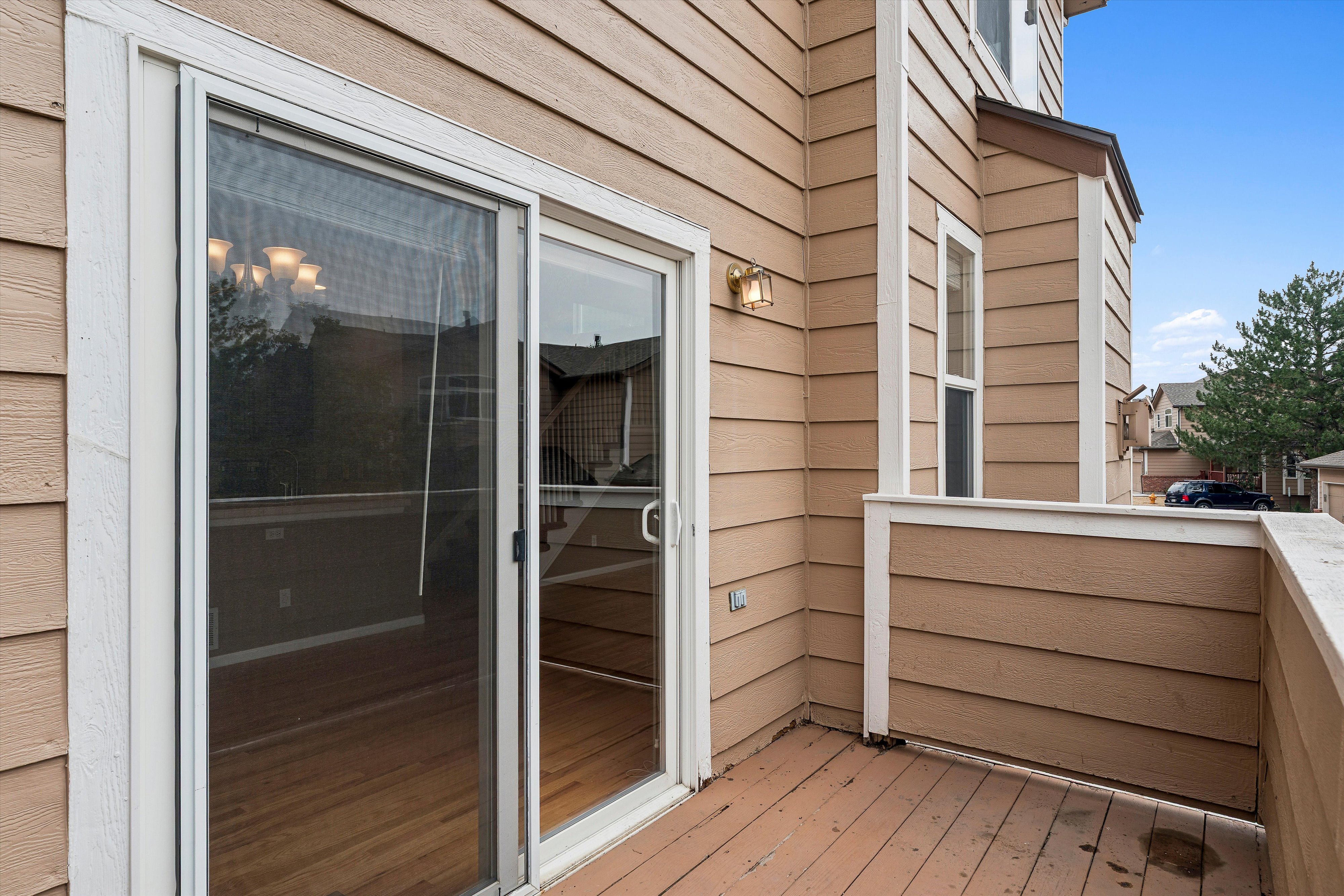  Beautifully maintained three-level townhome - 物件實景