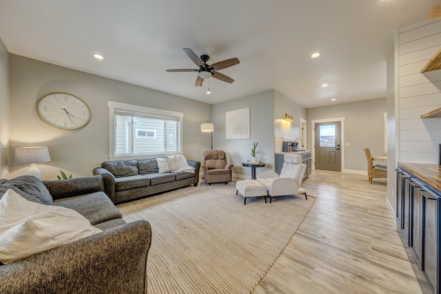 Ranchester, Wyoming, 82839, United States, 4 Bedrooms Bedrooms, ,3 BathroomsBathrooms,Residential,For Sale,1990445