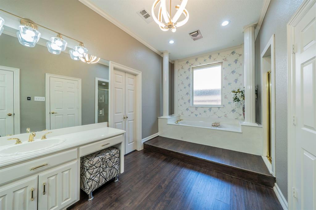 Arlington, Texas, 76013, United States, 4 Bedrooms Bedrooms, ,4 BathroomsBathrooms,Residential,For Sale,1978086