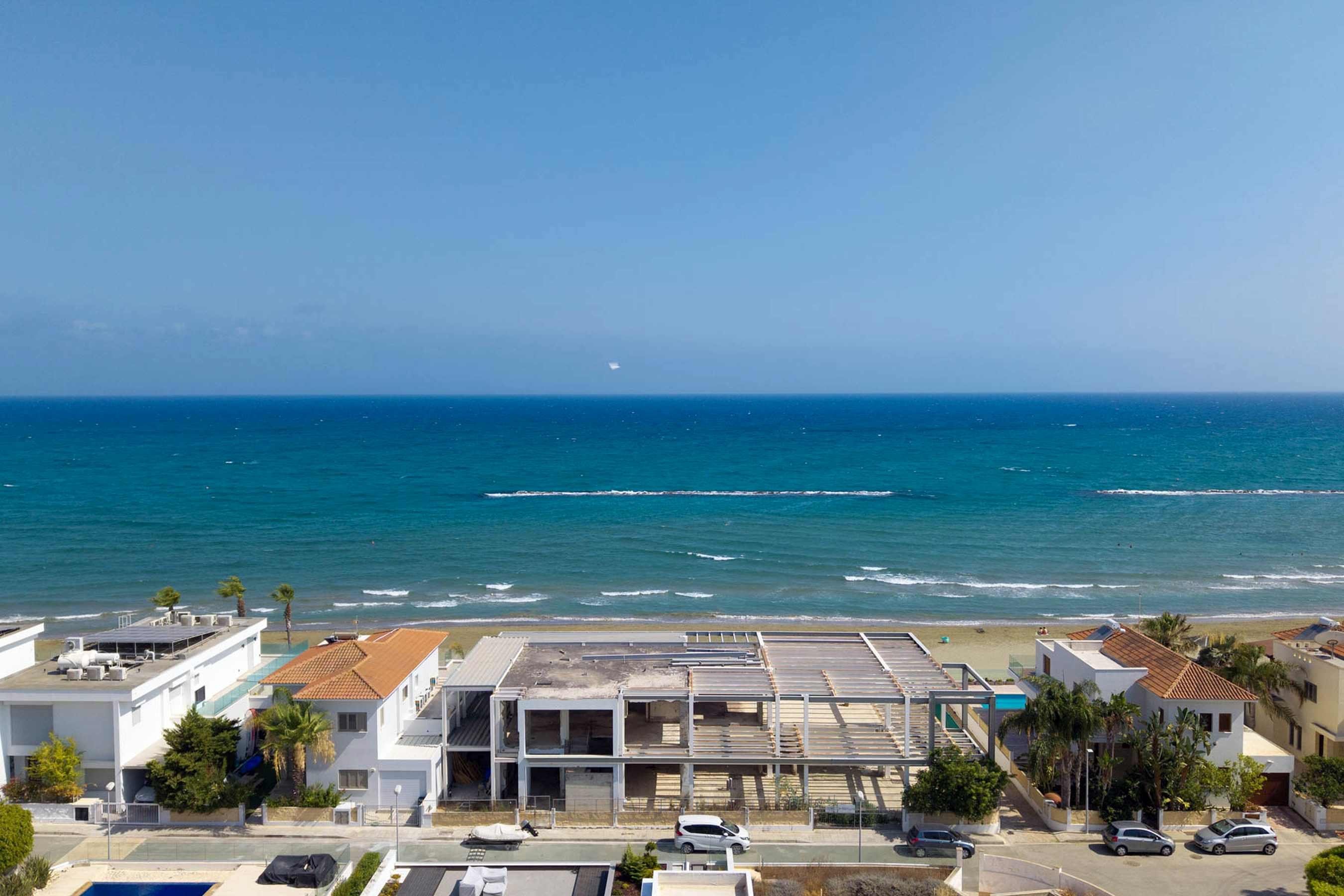  4 Bedroom Beachfront Villa with Rooftop Terrace in Pyla, Larnaca - 物件實景