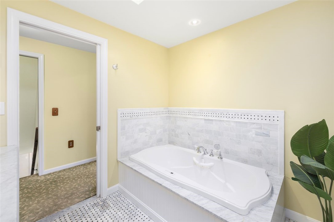 South Kingstown, Rhode Island, 02879, United States, 3 Bedrooms Bedrooms, ,2 BathroomsBathrooms,Residential,For Sale,1987683