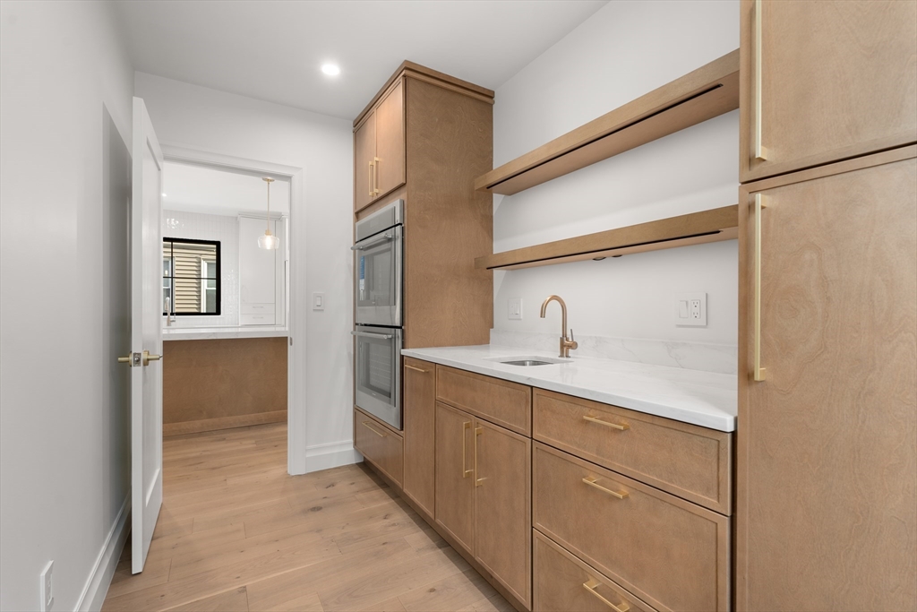 Somerville, Massachusetts, 02144, United States, 4 Bedrooms Bedrooms, ,5 BathroomsBathrooms,Residential,For Sale,1991480