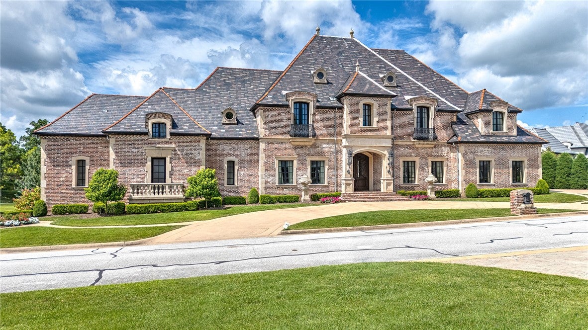 Rogers, Arkansas, 72758, United States, 5 Bedrooms Bedrooms, ,9 BathroomsBathrooms,Residential,For Sale,2003084