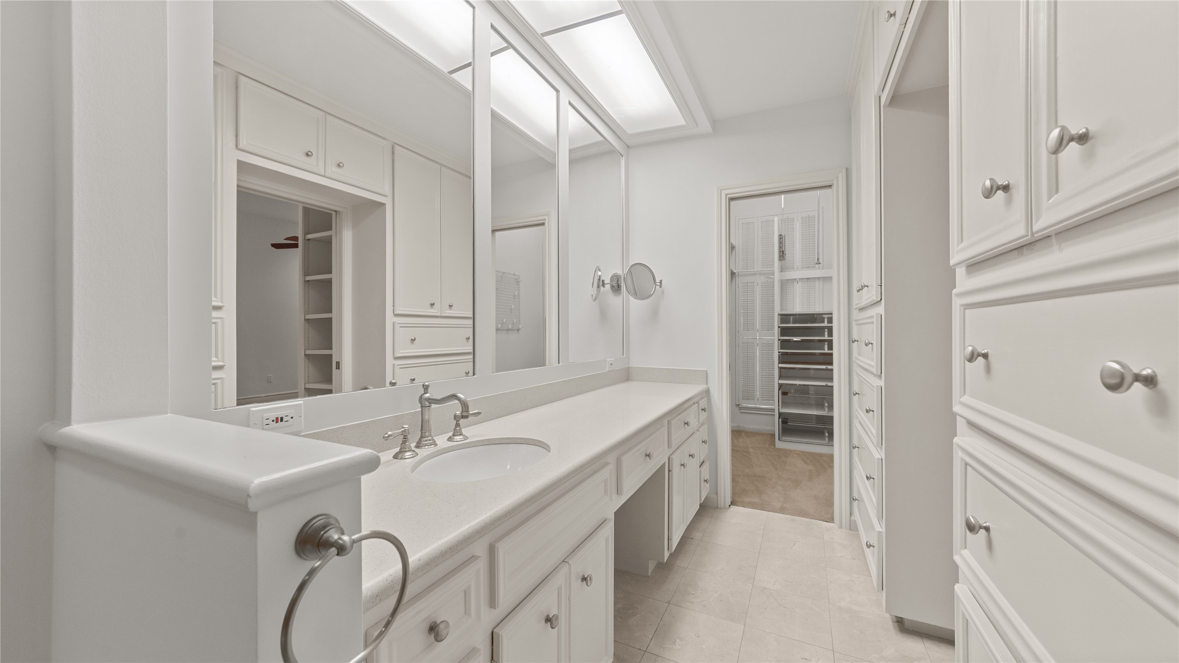 Houston, Texas, 77056, United States, 3 Bedrooms Bedrooms, ,5 BathroomsBathrooms,Residential,For Sale,1911069