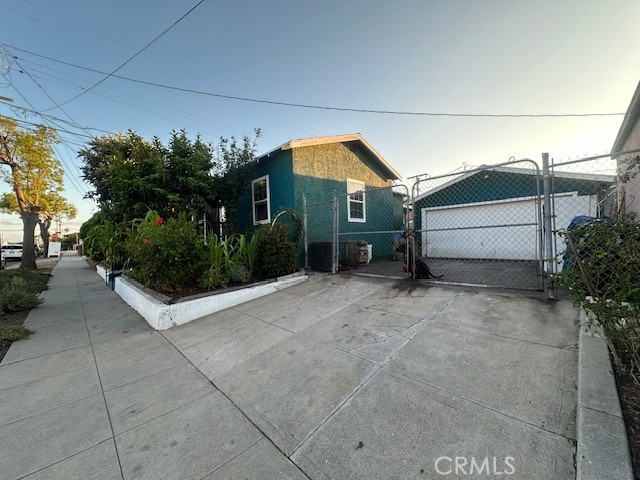 Los Angeles, California, 90047, United States, 3 Bedrooms Bedrooms, ,2 BathroomsBathrooms,Residential,For Sale,1937253