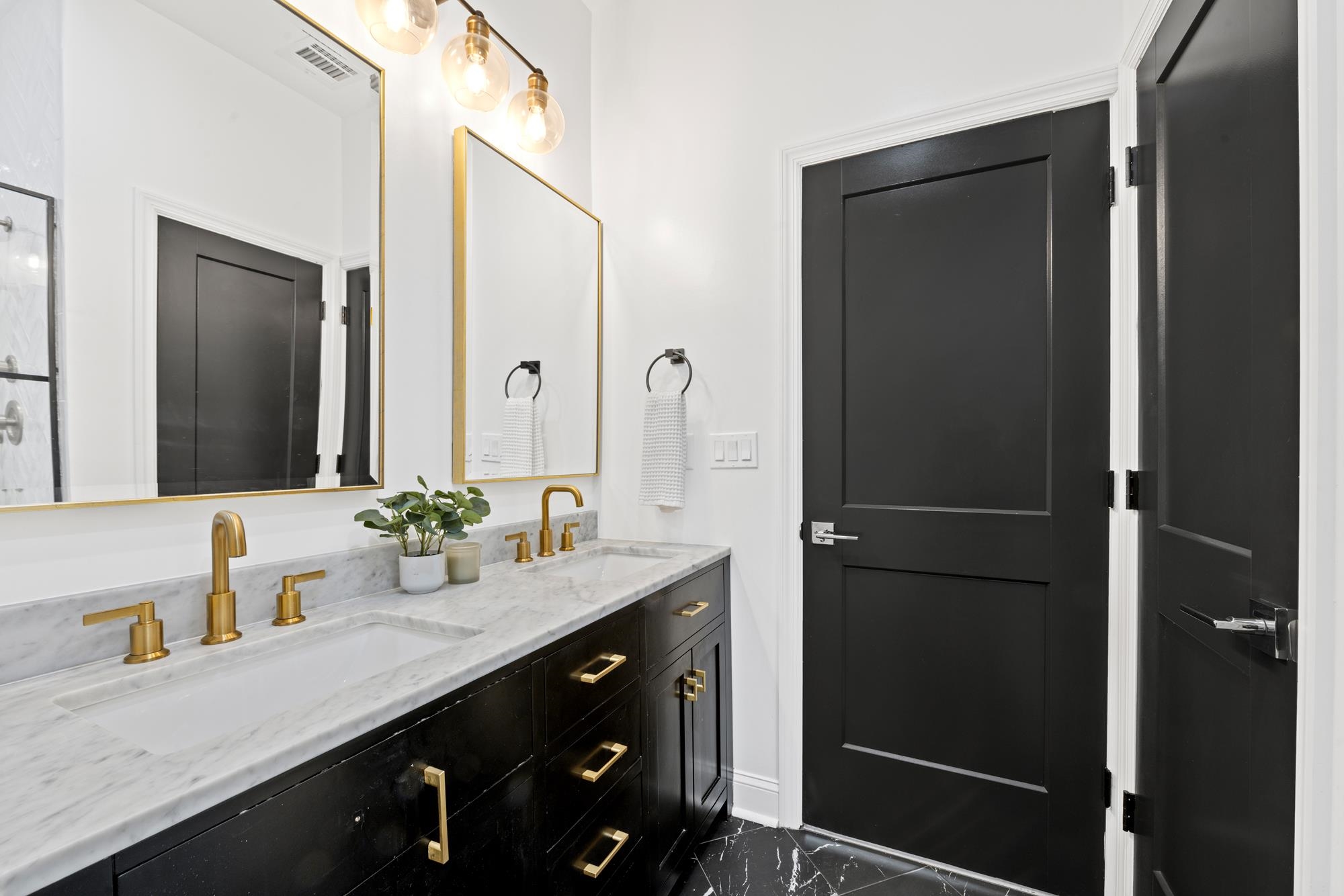 Jersey City, New Jersey, 07307, United States, 3 Bedrooms Bedrooms, ,3 BathroomsBathrooms,Residential,For Sale,1965094