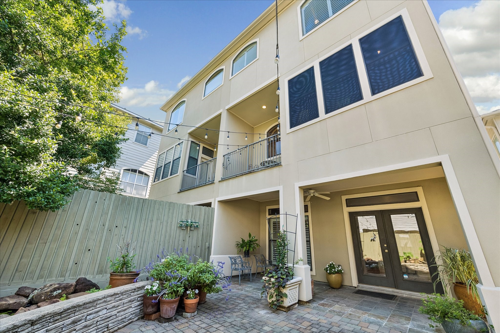  715 Birdsall Street - 物件實景