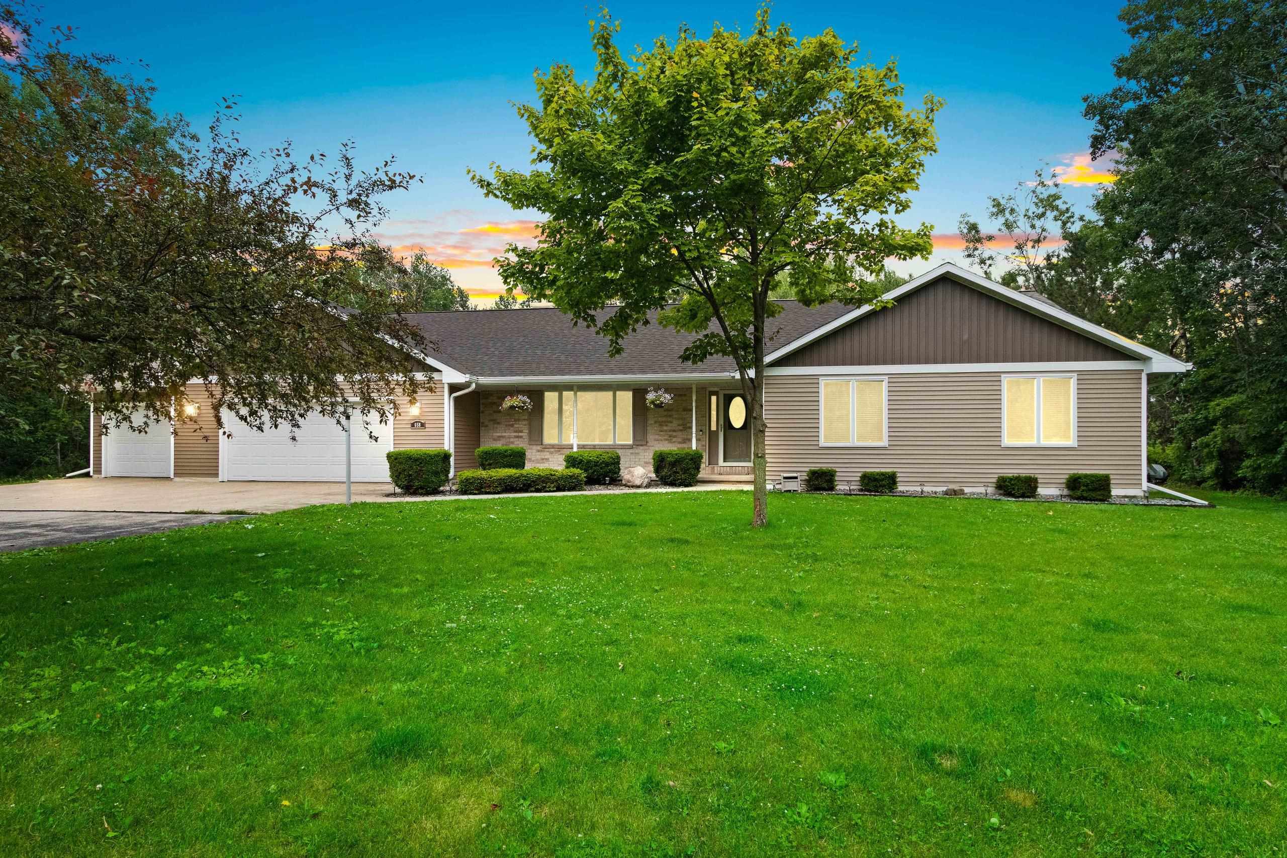 DE PERE, Wisconsin, 54115, United States, 3 Bedrooms Bedrooms, ,4 BathroomsBathrooms,Residential,For Sale,1912239