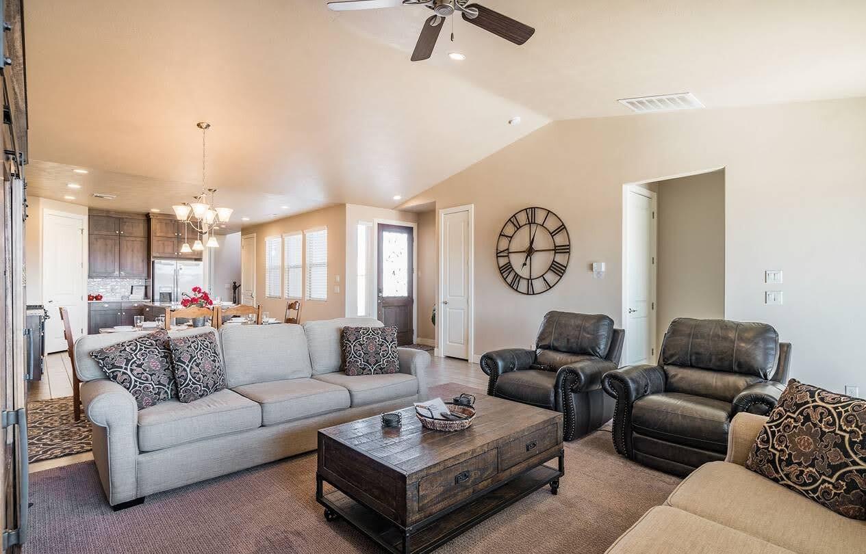 Santa Clara, Utah, 84765, United States, 3 Bedrooms Bedrooms, ,4 BathroomsBathrooms,Residential,For Sale,1981365