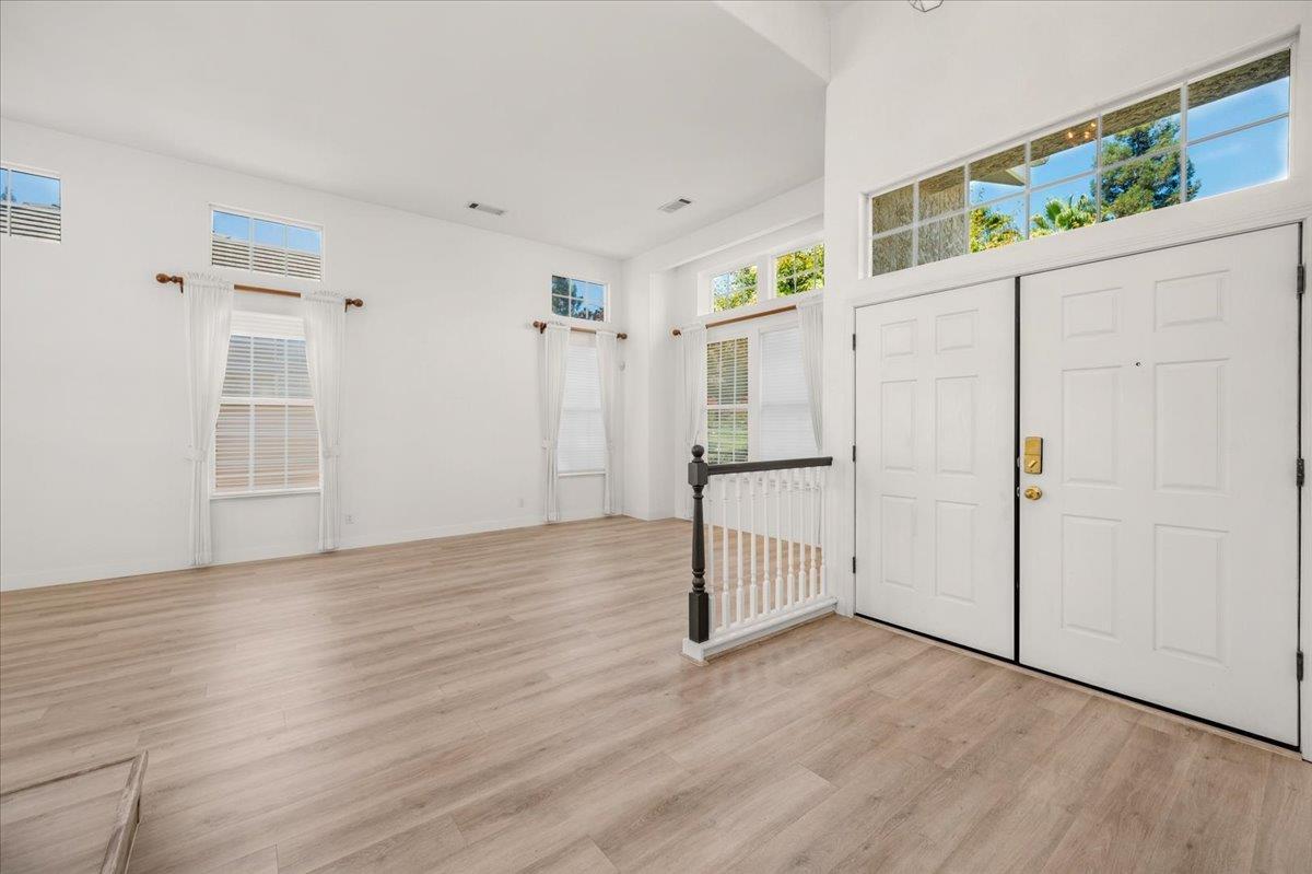 Clovis, California, 93611, United States, 5 Bedrooms Bedrooms, ,3 BathroomsBathrooms,Residential,For Sale,1924098