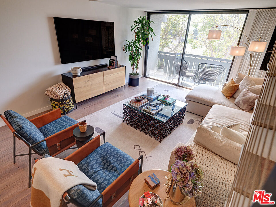 Los Angeles, California, 90025, United States, 3 Bedrooms Bedrooms, ,3 BathroomsBathrooms,Residential,For Sale,1947986