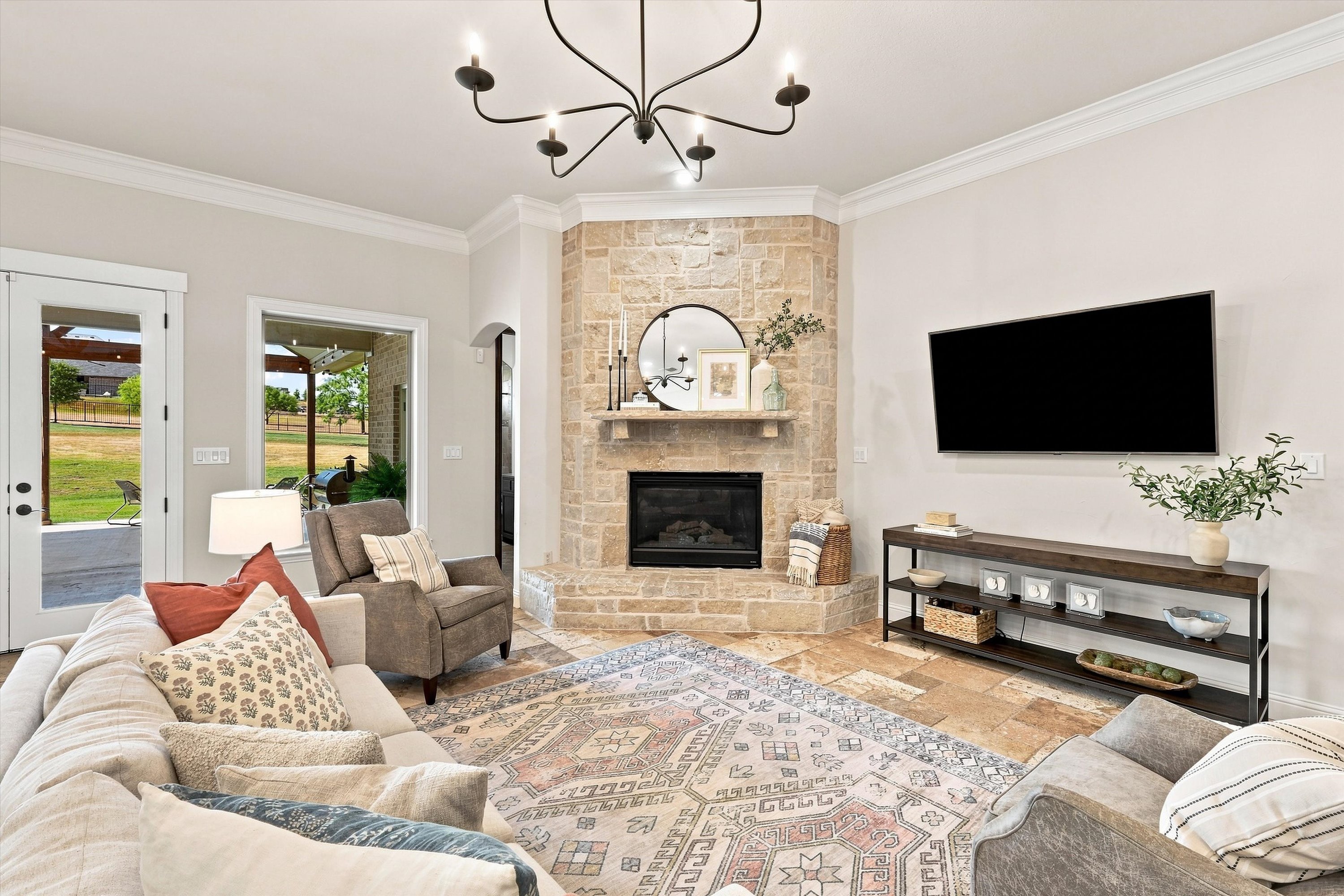  Timeless Style, Thoughtful Updates & One Acre to Enjoy - 物件實景